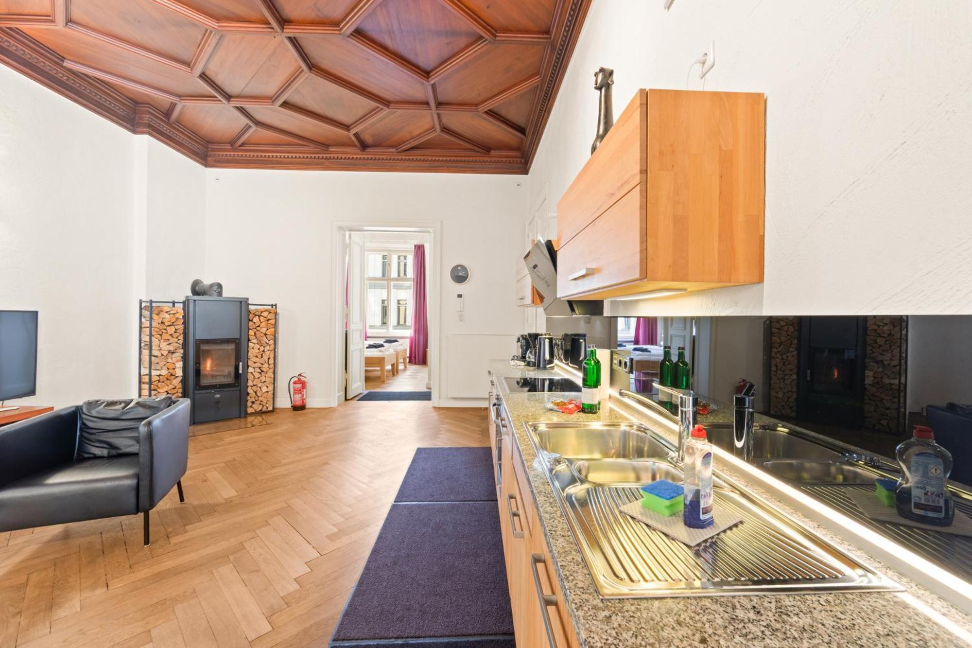 Aptc Downtown Monument4rent Near Checkpoint Charlie Apartment *