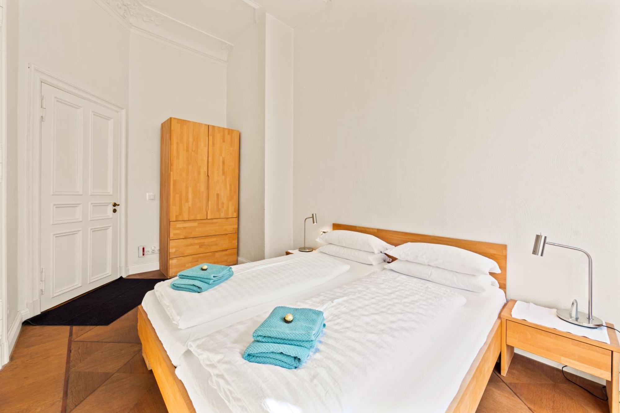 Aptc Downtown Monument4rent Near Checkpoint Charlie Apartment