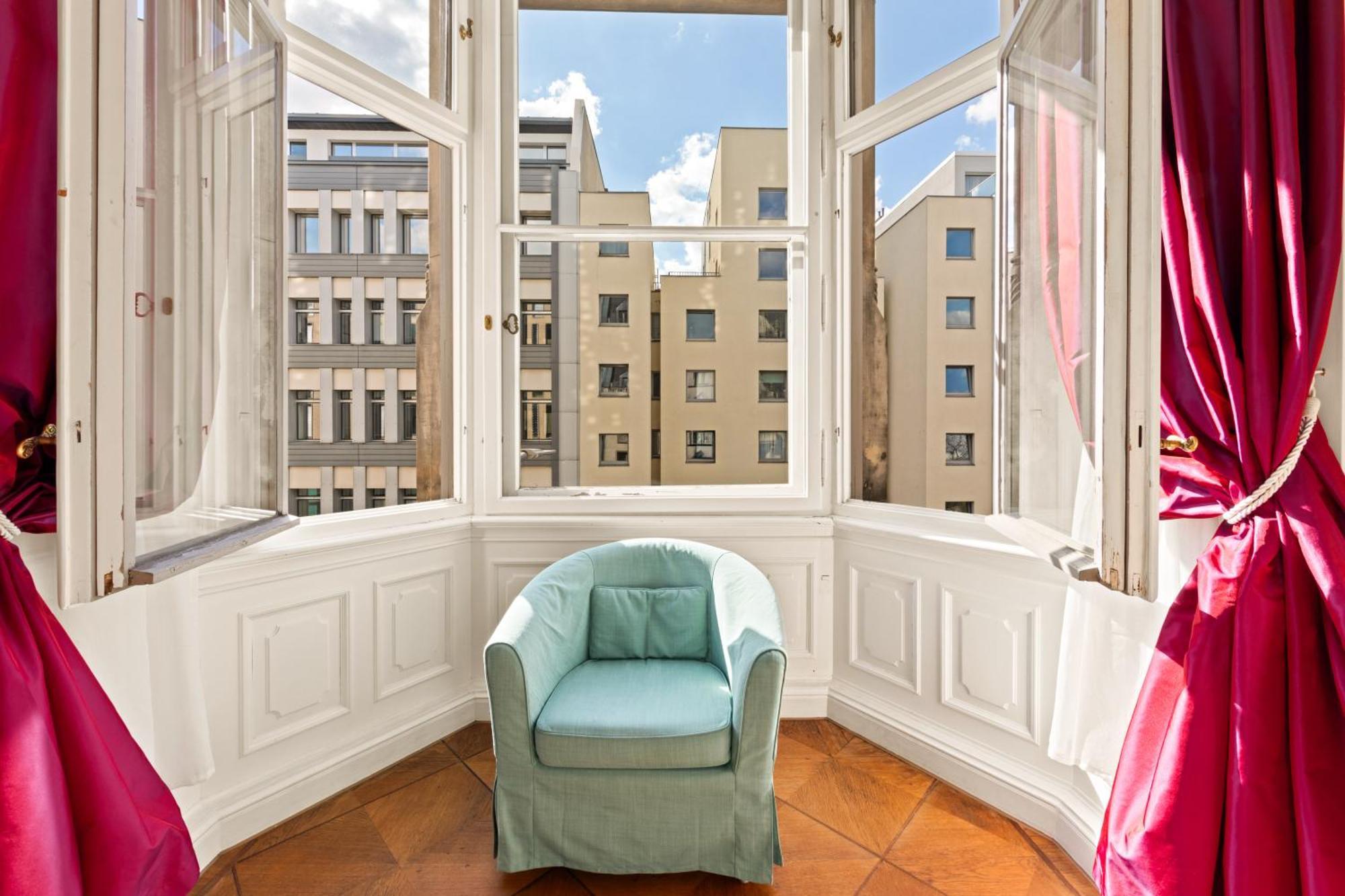 Aptc Downtown Monument4rent Near Checkpoint Charlie Apartment *