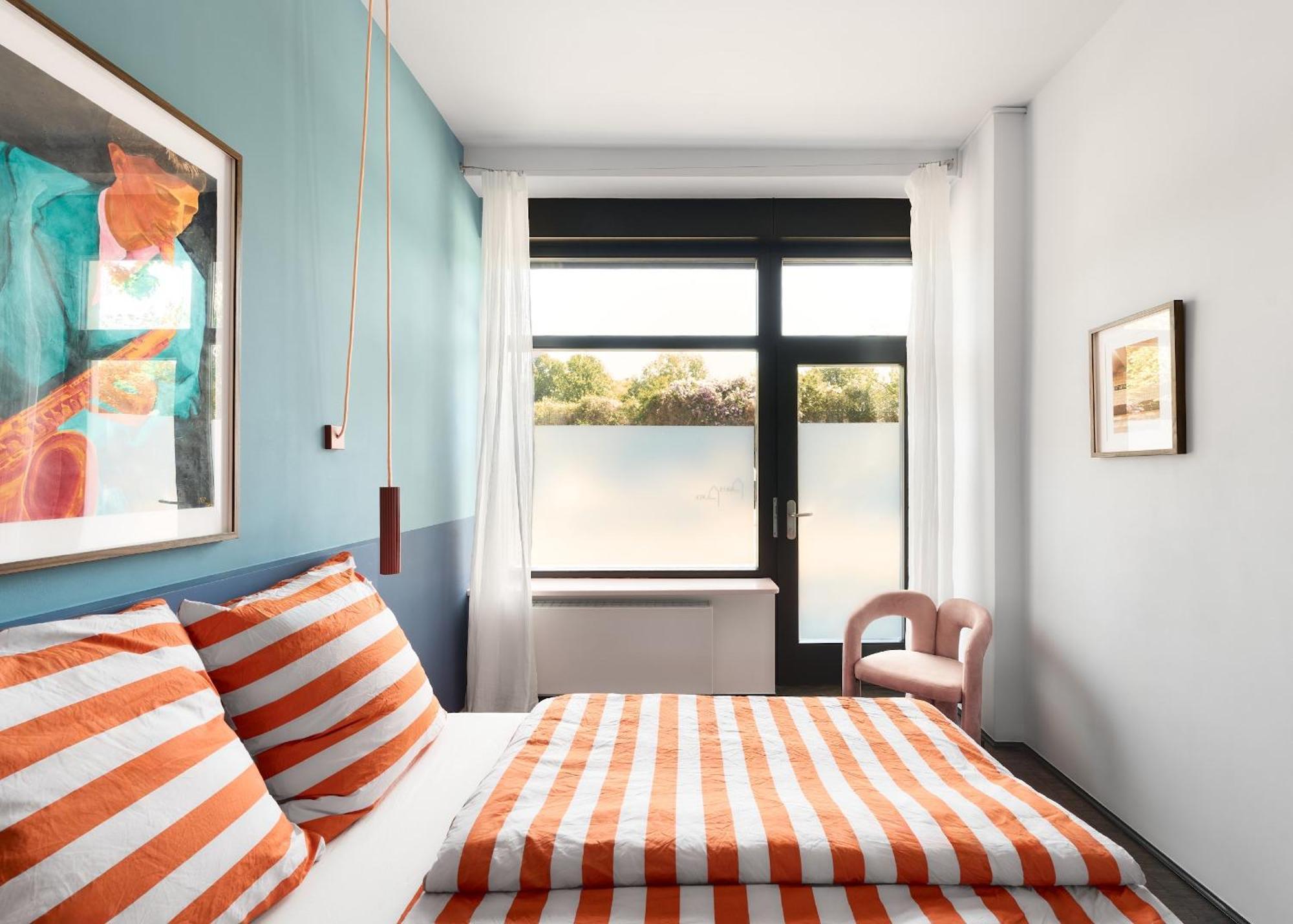 Poets Place Design In Kreuzberg - Space For 8 Persons