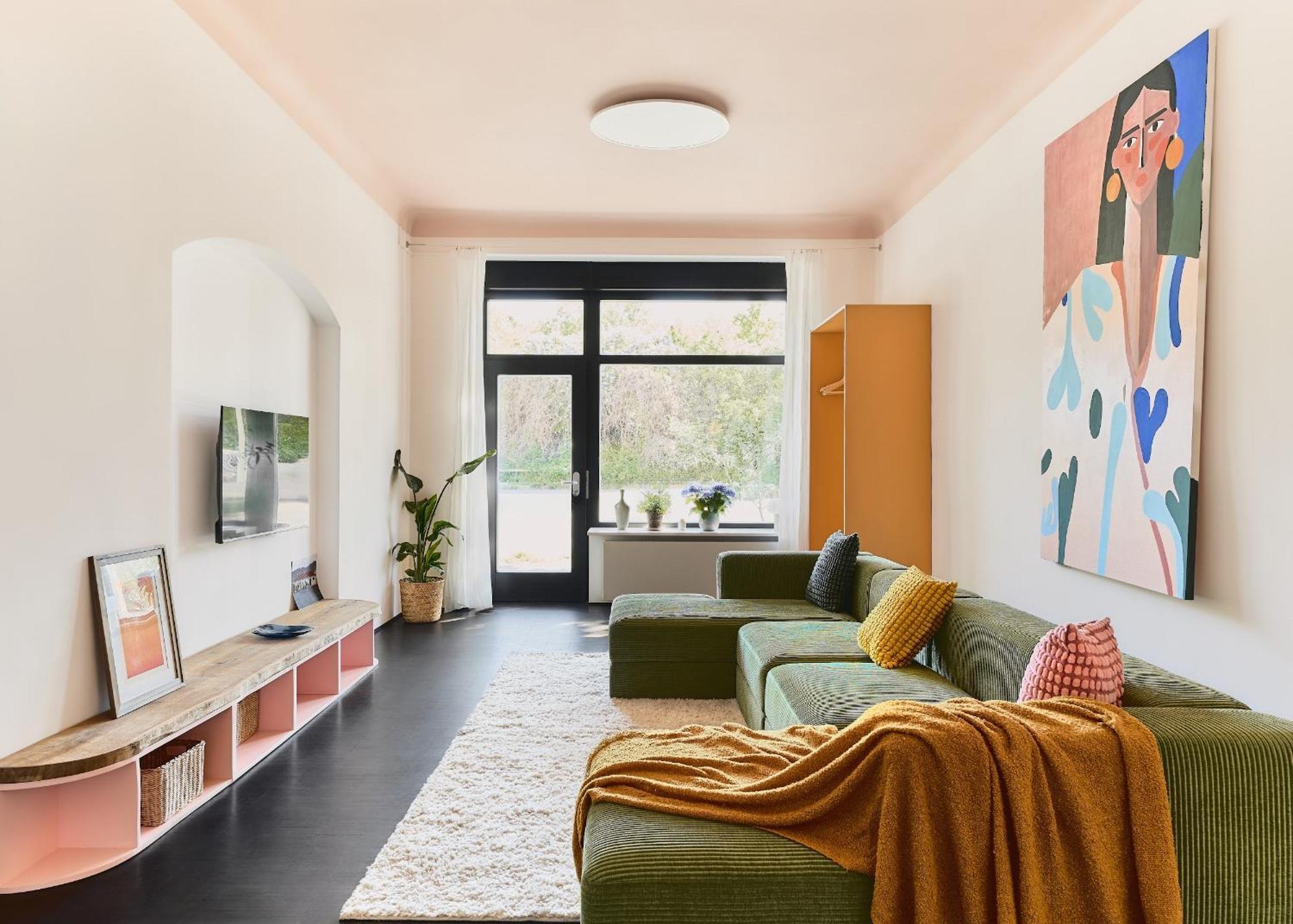 Poets Place Design In Kreuzberg - Space For 8 Persons