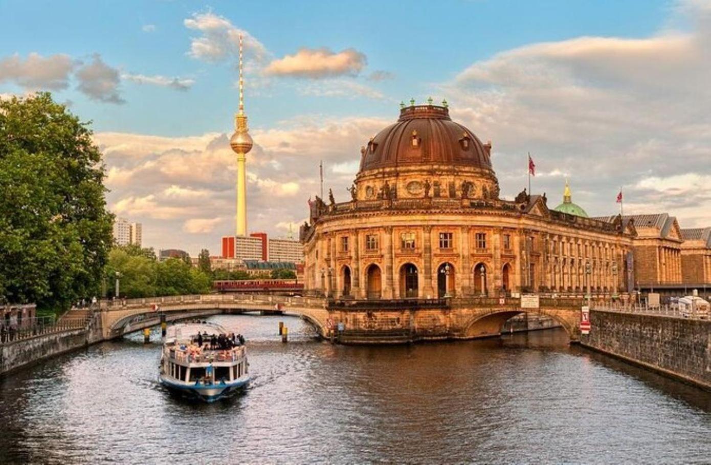 Urban Base For 9 In Mitte * Berlin