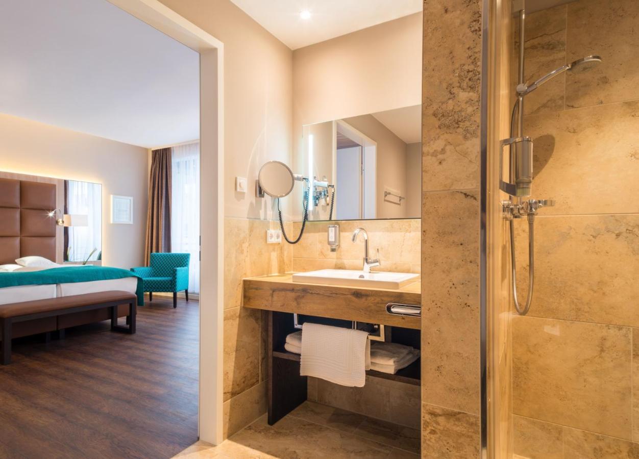 Hollywood Media Am Kurfuerstendamm Hotel 4*