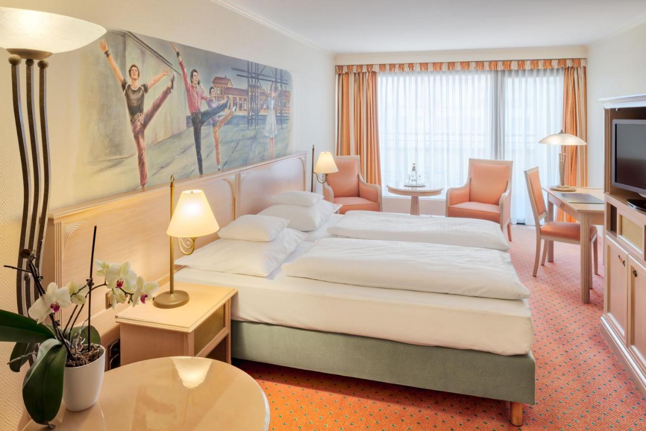 Hollywood Media Am Kurfuerstendamm 4*