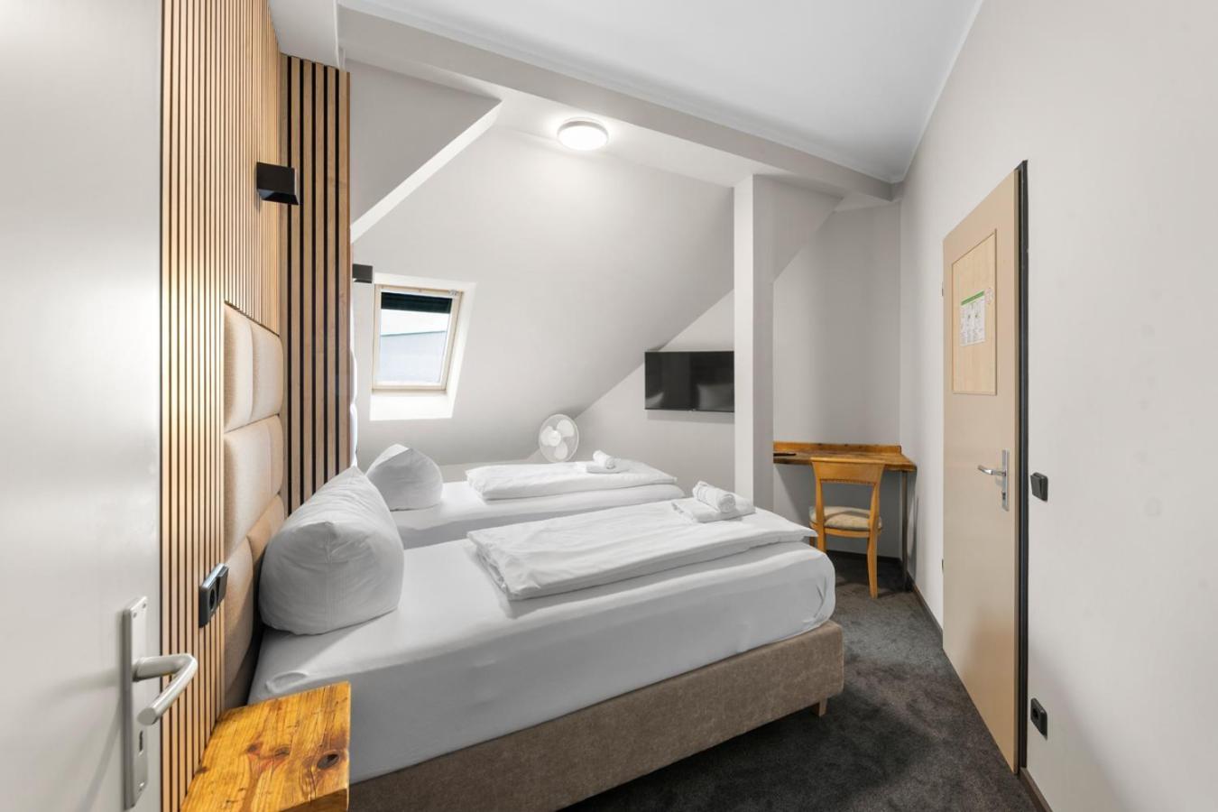Hotel Comenius 2*