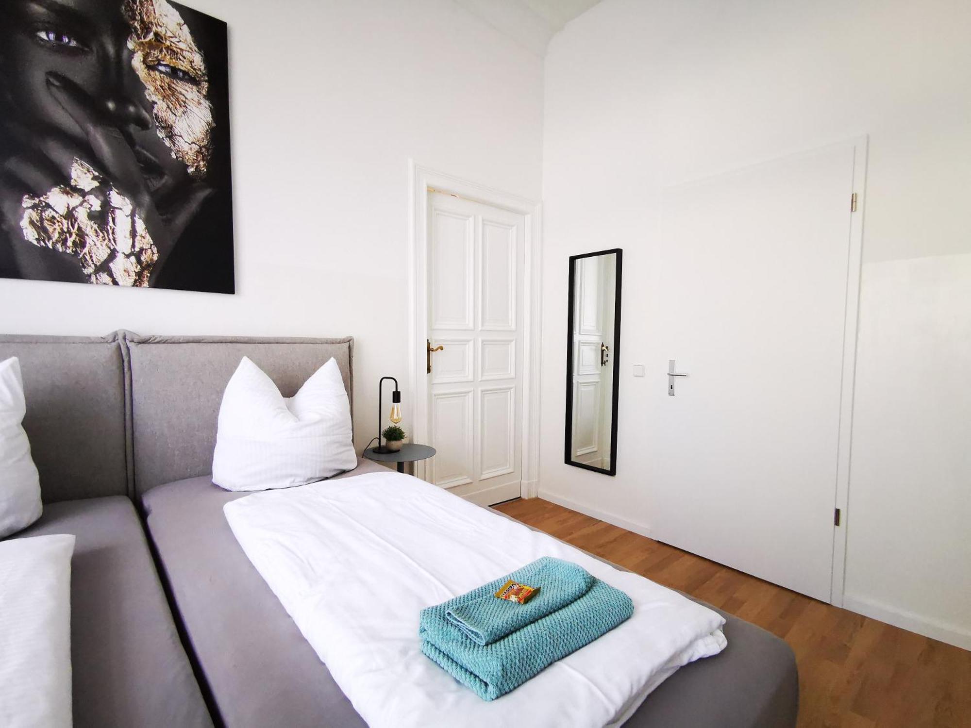 Apartment Conrad-b By Rockchair L Superhost Status L Super Flat, 3 Bedrooms 2 Bathrooms Welcomes You! Berlin