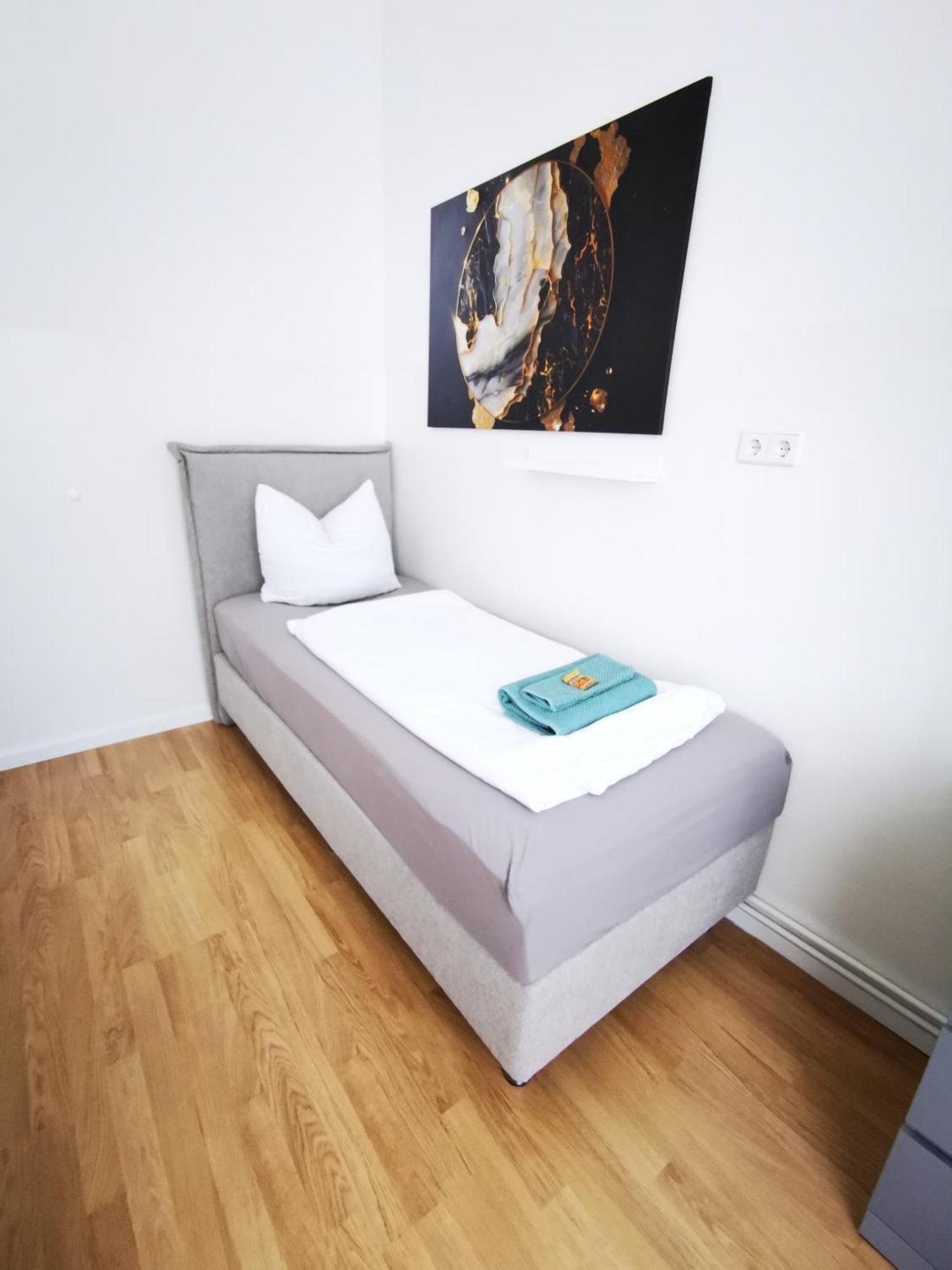 Conrad-b By Rockchair L Superhost Status L Super Flat, 3 Bedrooms 2 Bathrooms Welcomes You!