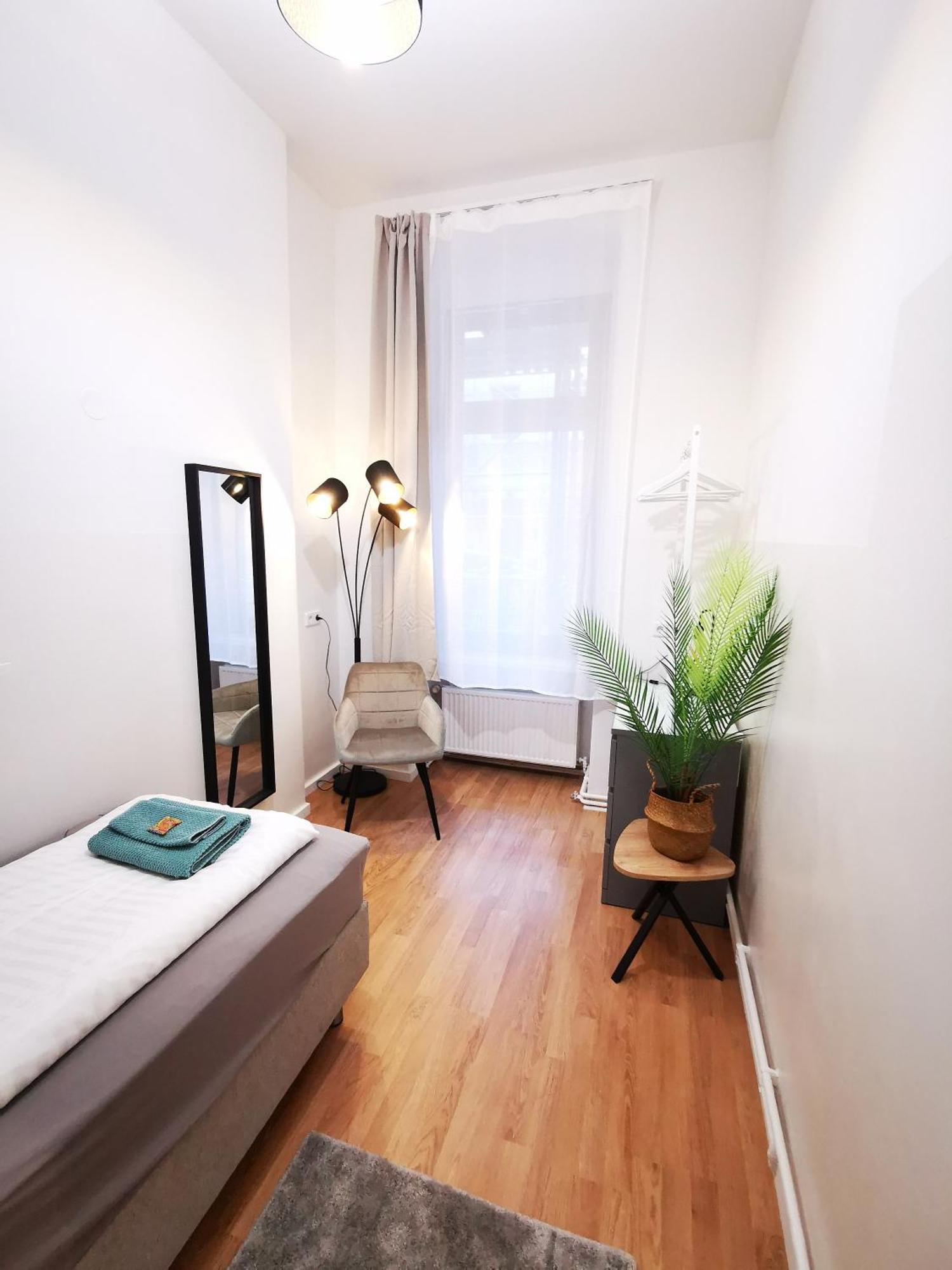 Apartment Conrad-b By Rockchair L Superhost Status L Super Flat, 3 Bedrooms 2 Bathrooms Welcomes You! Berlin