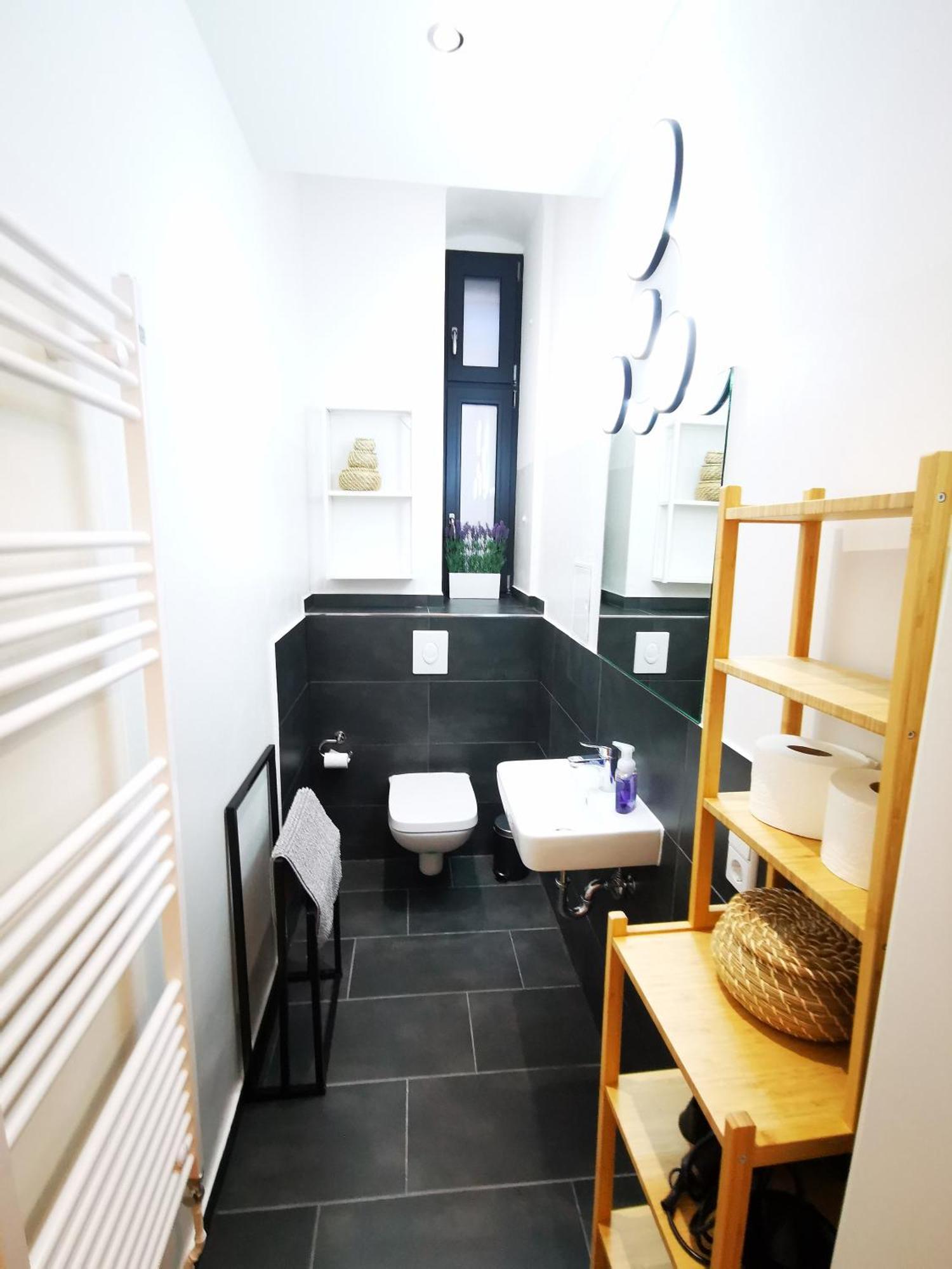 Conrad-b By Rockchair L Superhost Status L Super Flat, 3 Bedrooms 2 Bathrooms Welcomes You! Apartment