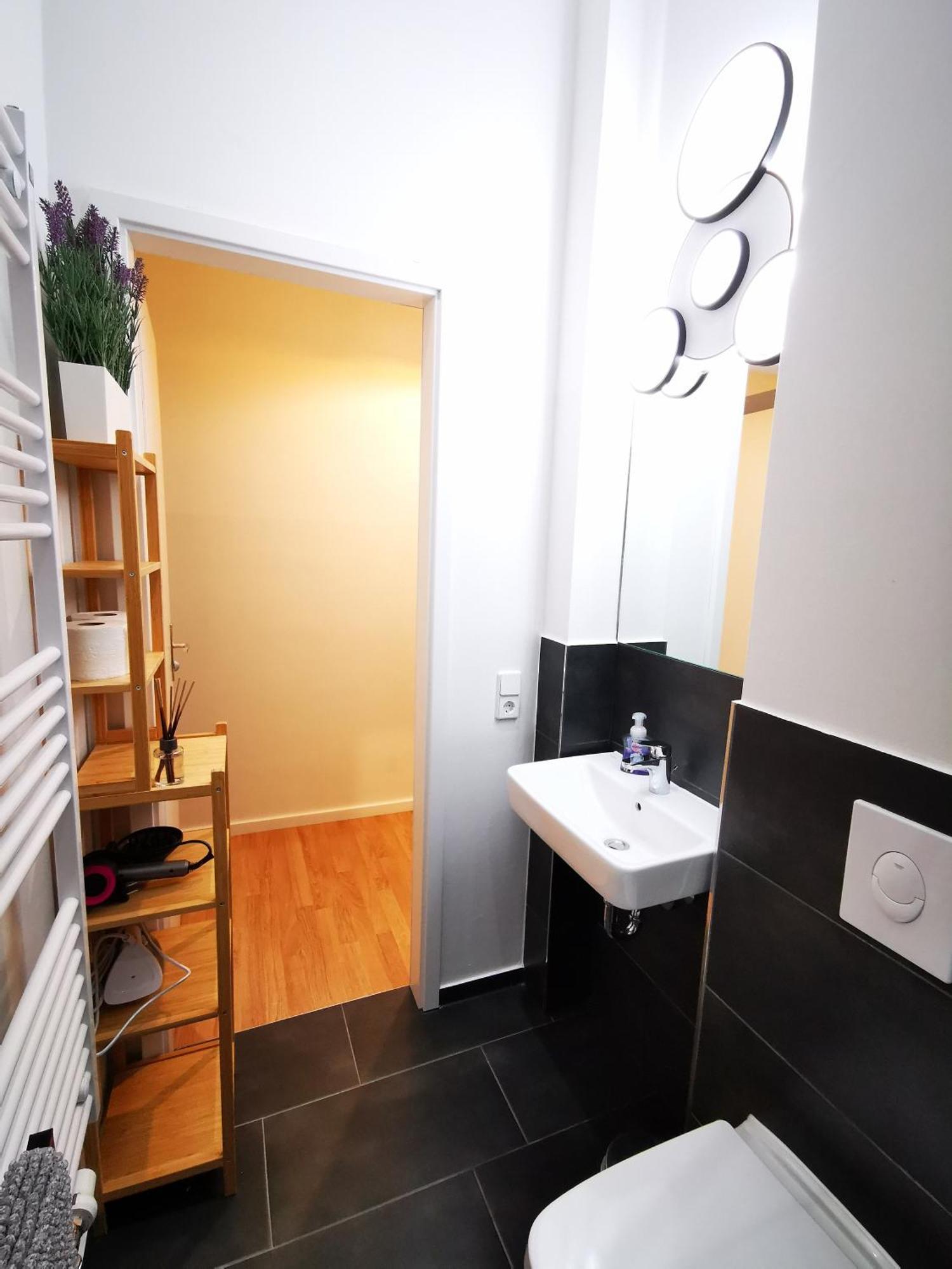 Conrad-b By Rockchair L Superhost Status L Super Flat, 3 Bedrooms 2 Bathrooms Welcomes You! Apartment