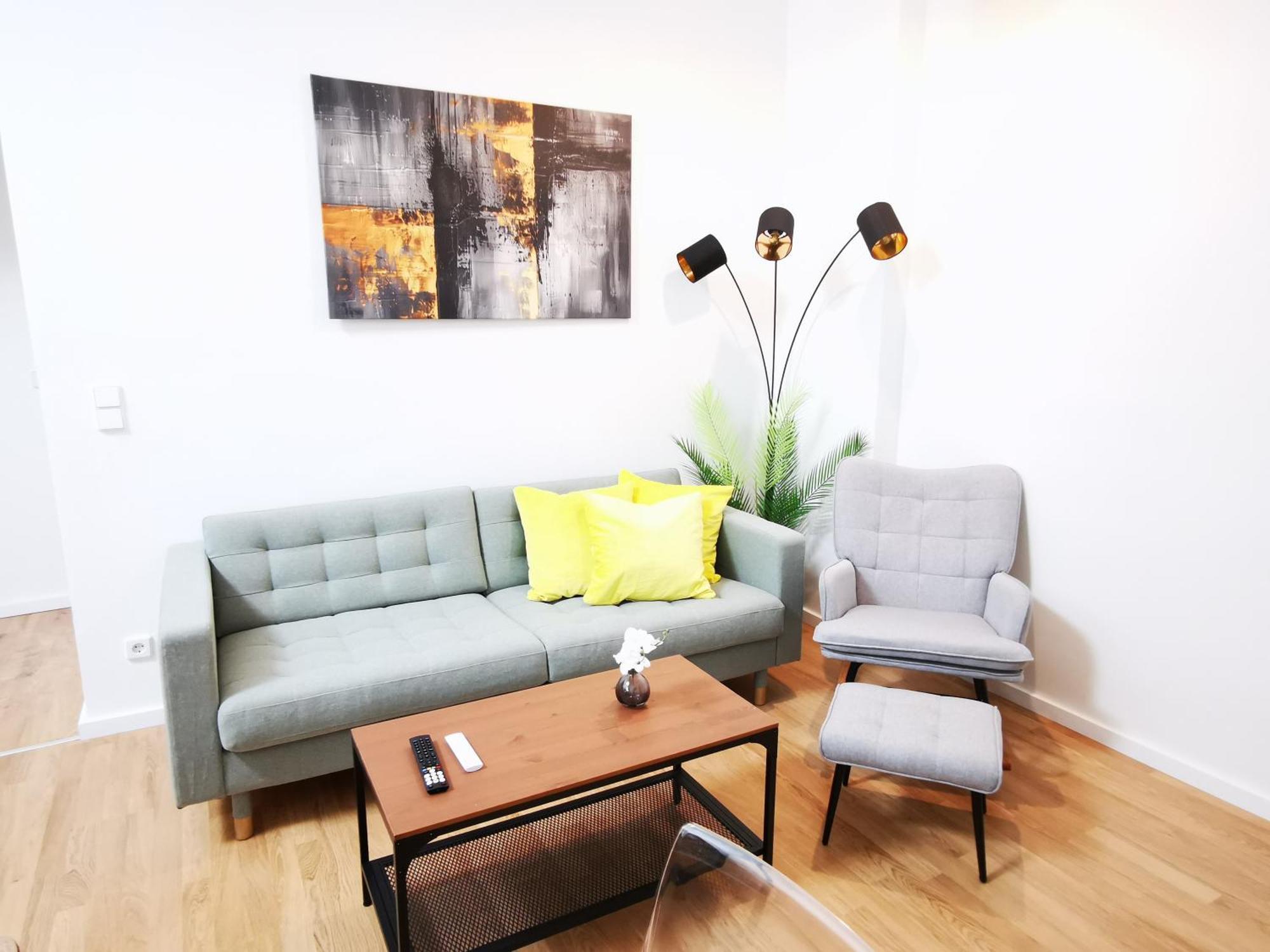 Conrad-b By Rockchair L Superhost Status L Super Flat, 3 Bedrooms 2 Bathrooms Welcomes You! * Berlin