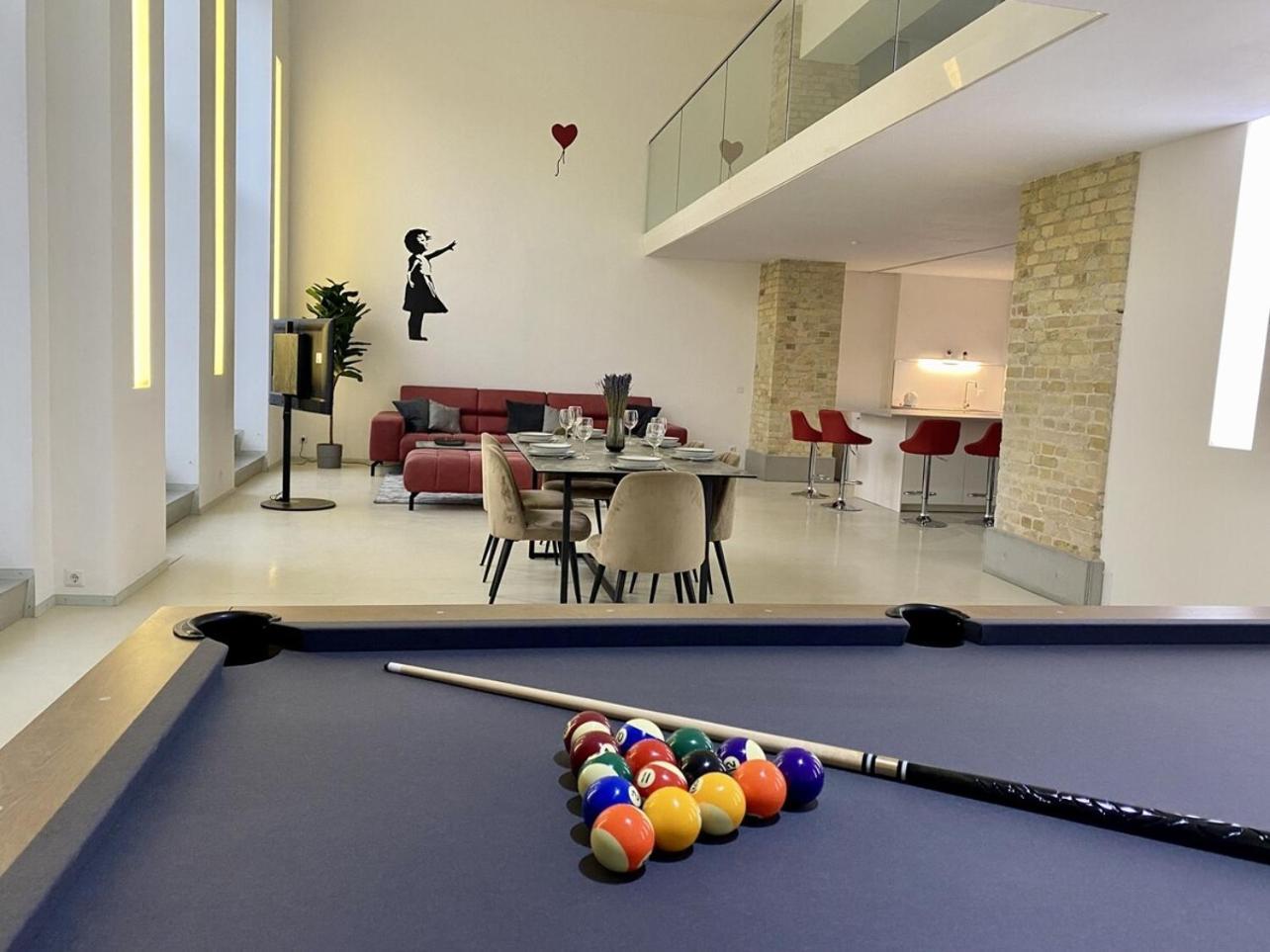 Apartment Loft With Pool Table, Kitchen Island & Gallery Berlin