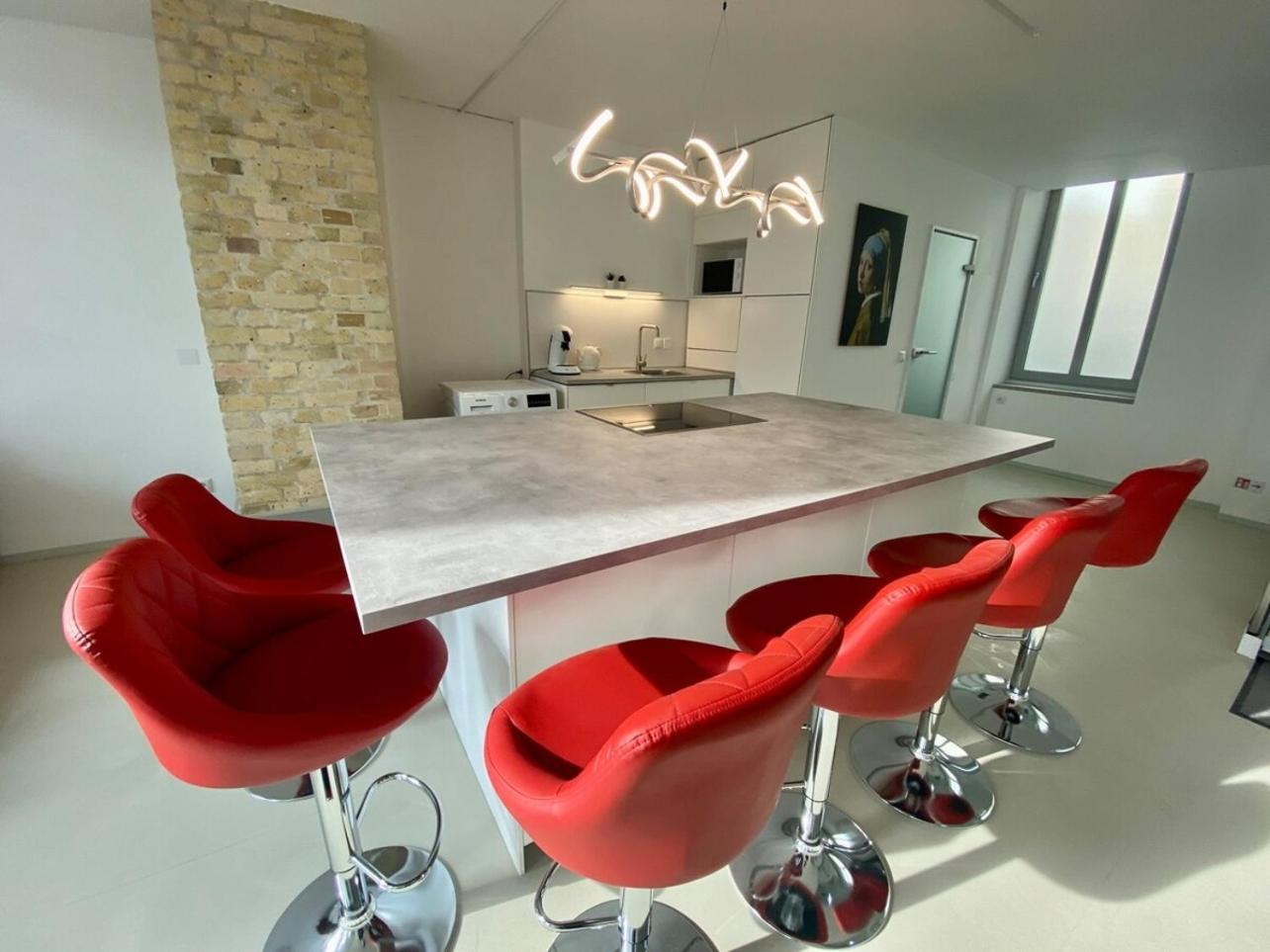 Apartment Loft With Pool Table, Kitchen Island & Gallery Berlin