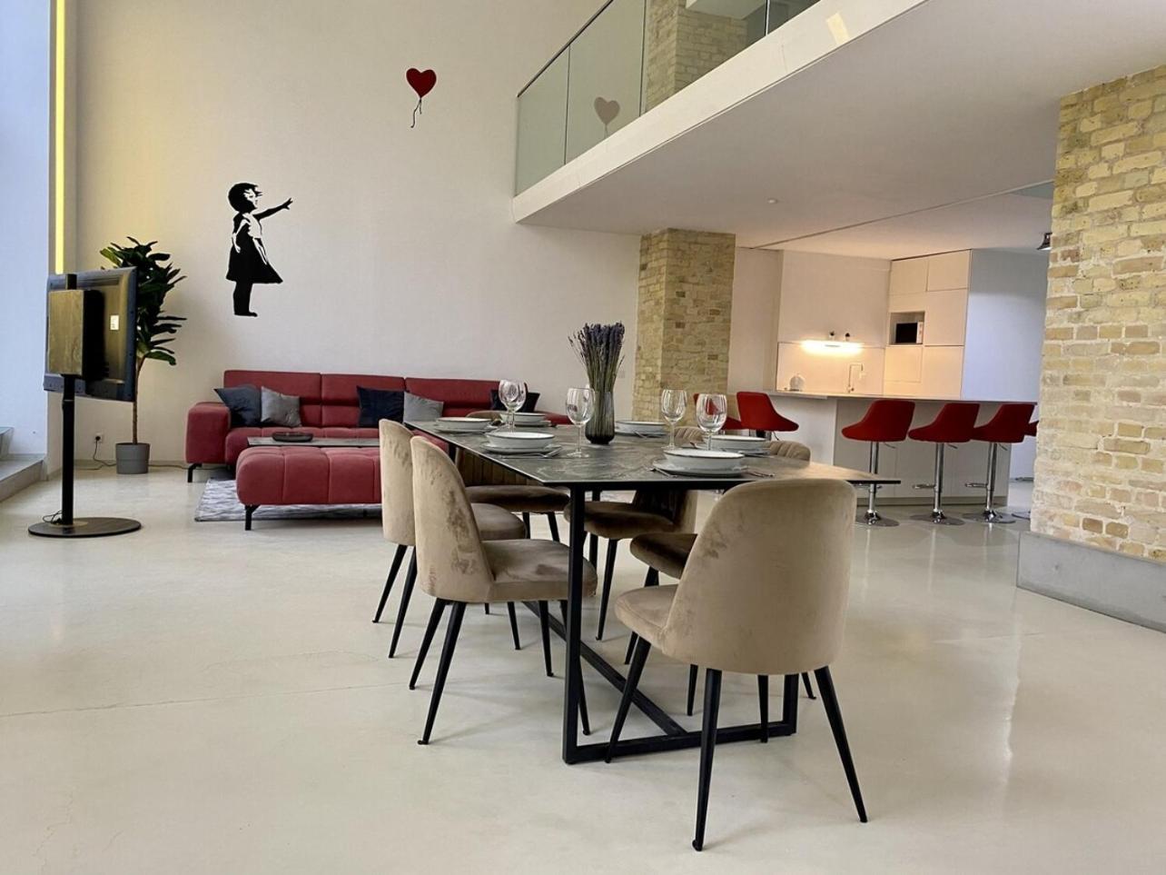 Loft With Pool Table, Kitchen Island & Gallery Berlin