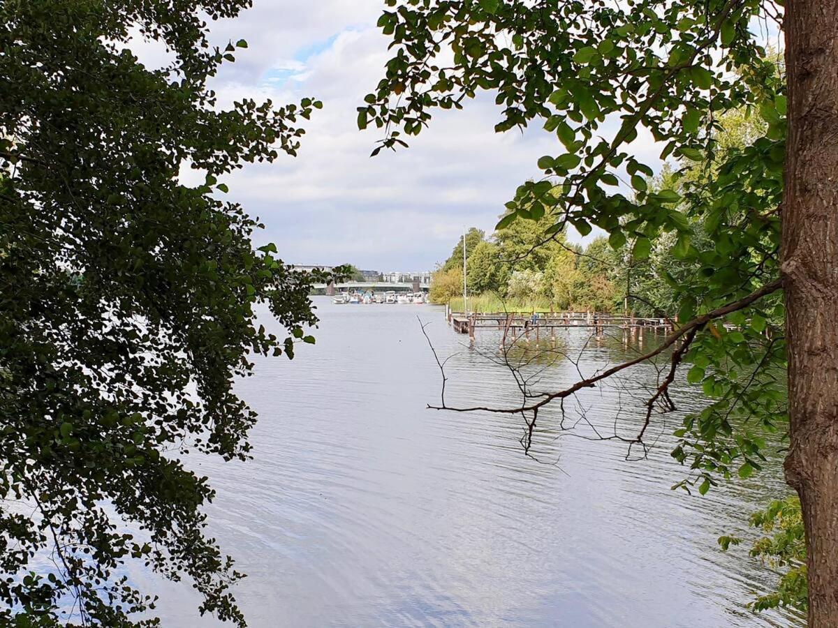 Ferienhaus Eiswerder - Inselwohnung In Der Havel Mit Balkon