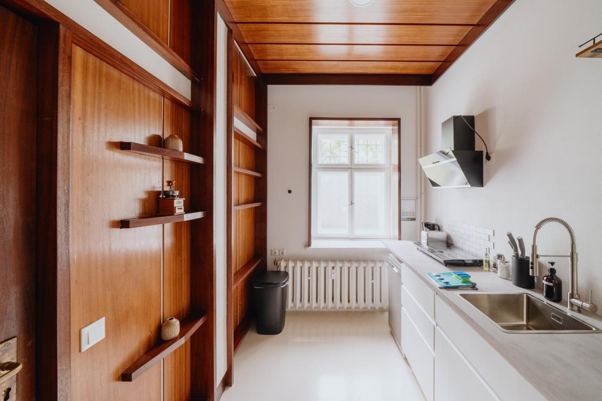 Lejlighed Homely - Library Style , Wooden Walls , Spacious , Friedrichshain Berlin