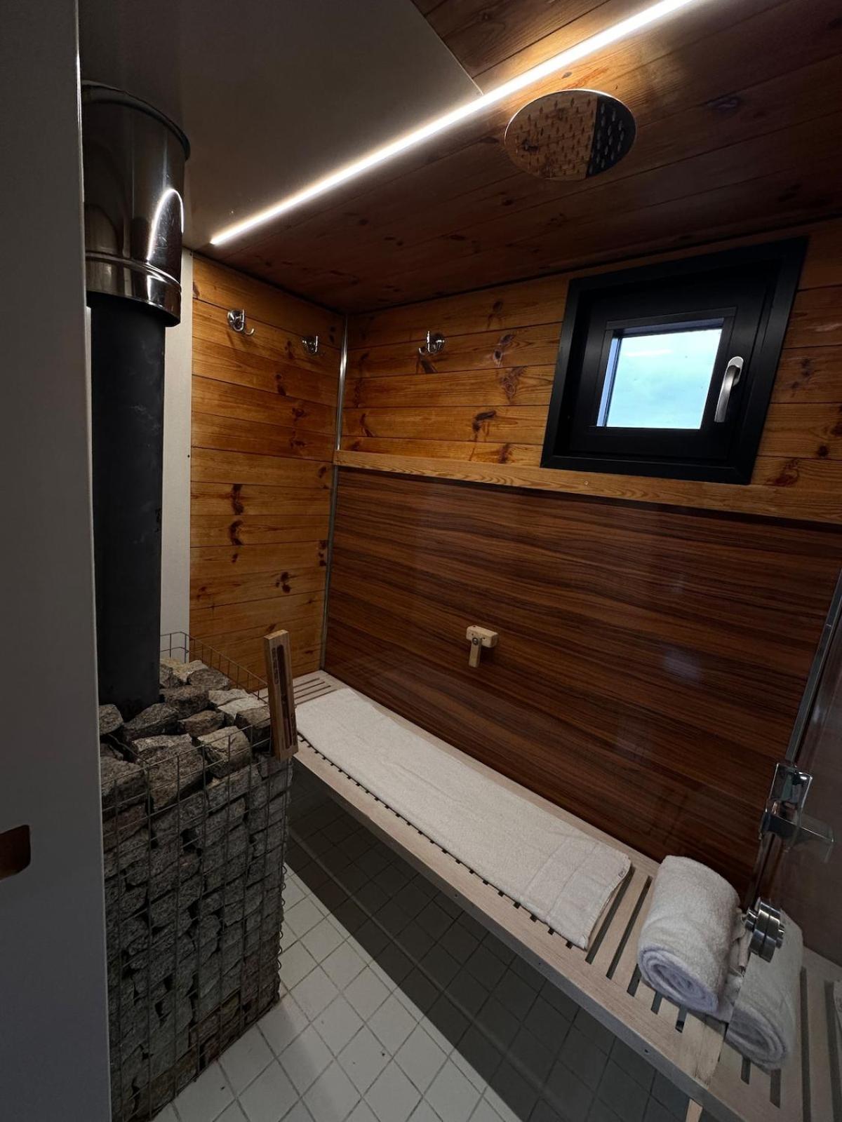 Botel Ruheoase Am Wasser, Sauna-hausboot In Naturidylle Berlin