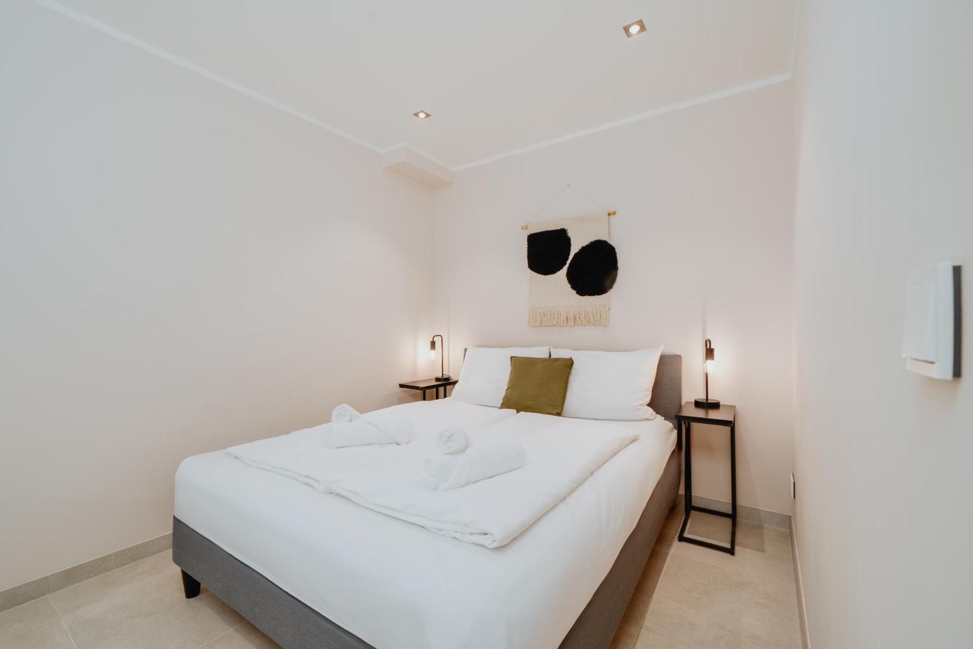 Homely - Huge Terrace, Modern, Quiet, Near Kudamm