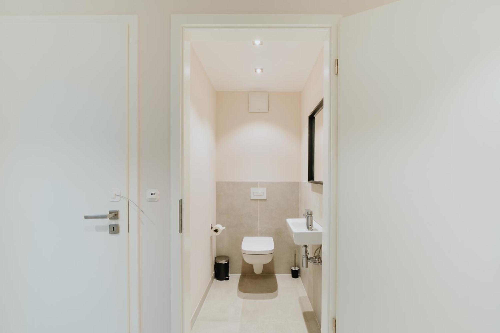 Homely - Huge Terrace, Modern, Quiet, Near Kudamm Berlin