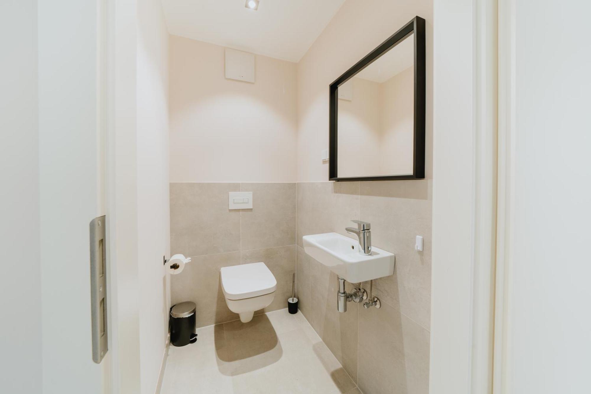 Homely - Huge Terrace, Modern, Quiet, Near Kudamm Appartement