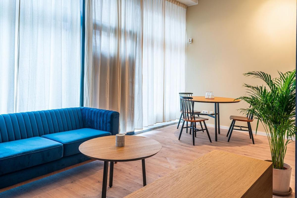 Modern Apartment *
