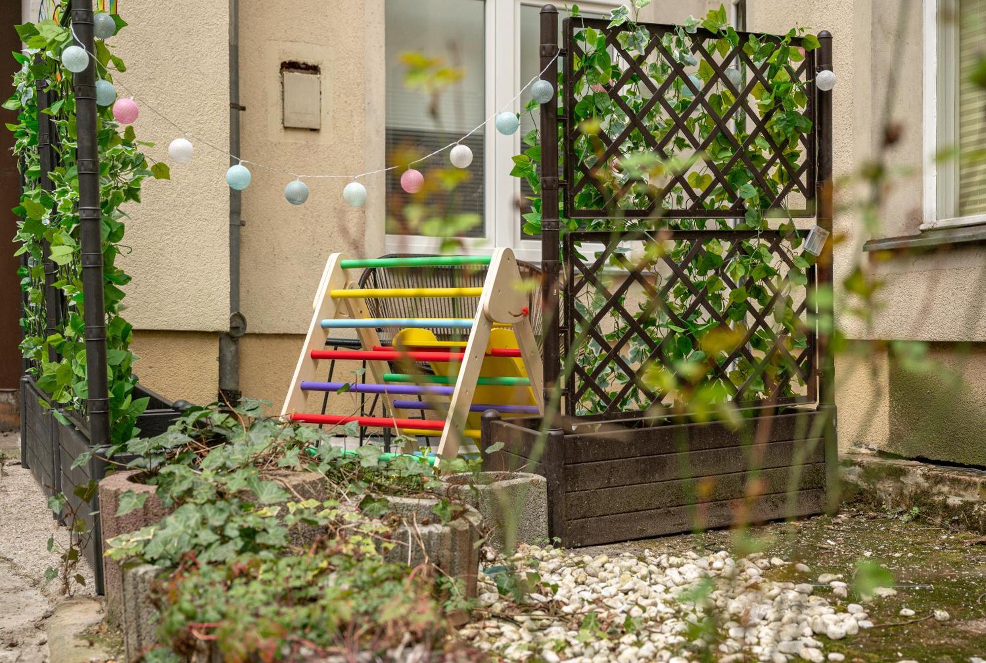 Cozy Retro Chic With Patio And Self Check-in Apartment