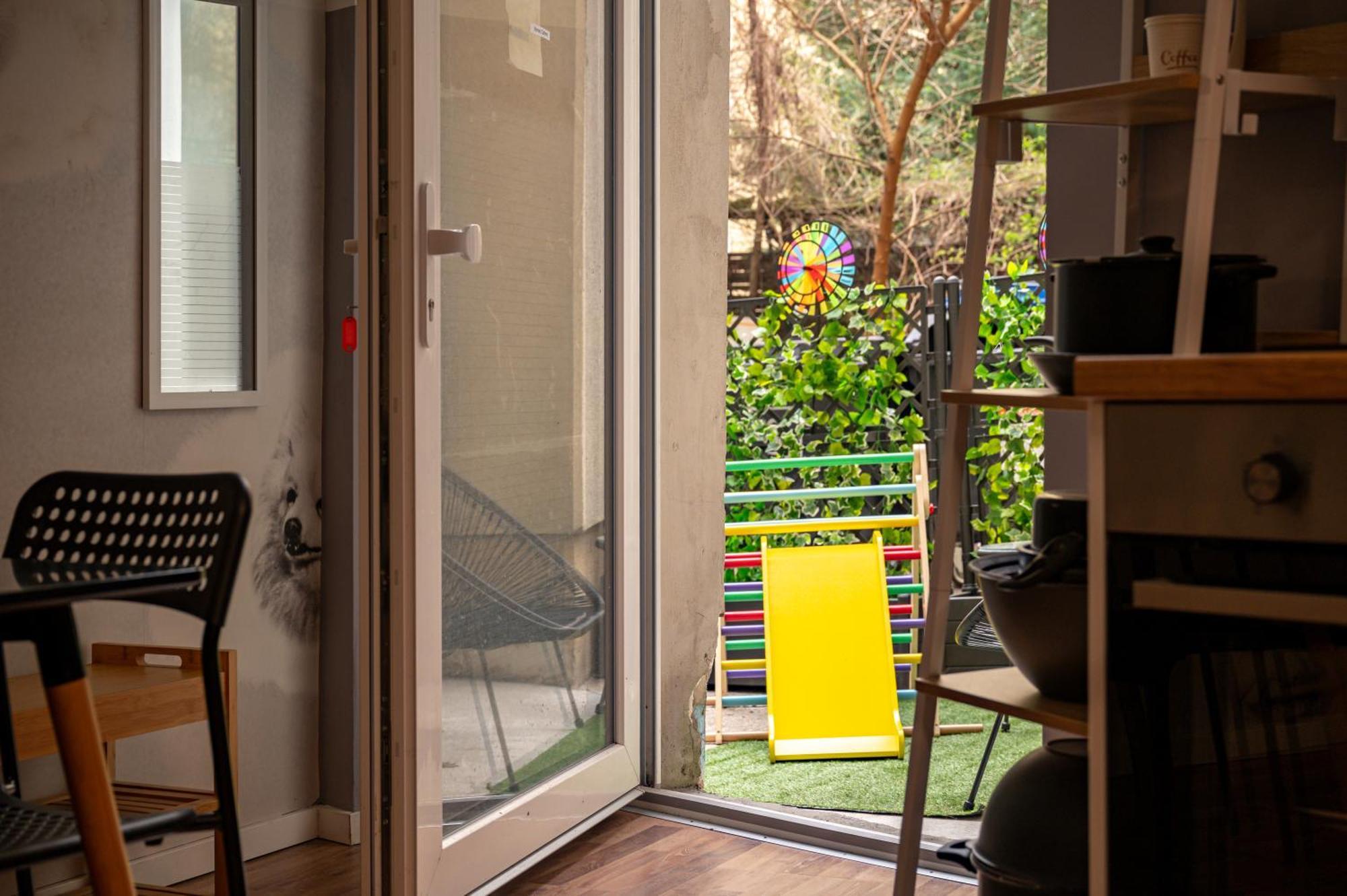 Cozy Retro Chic With Patio And Self Check-in Apartment *