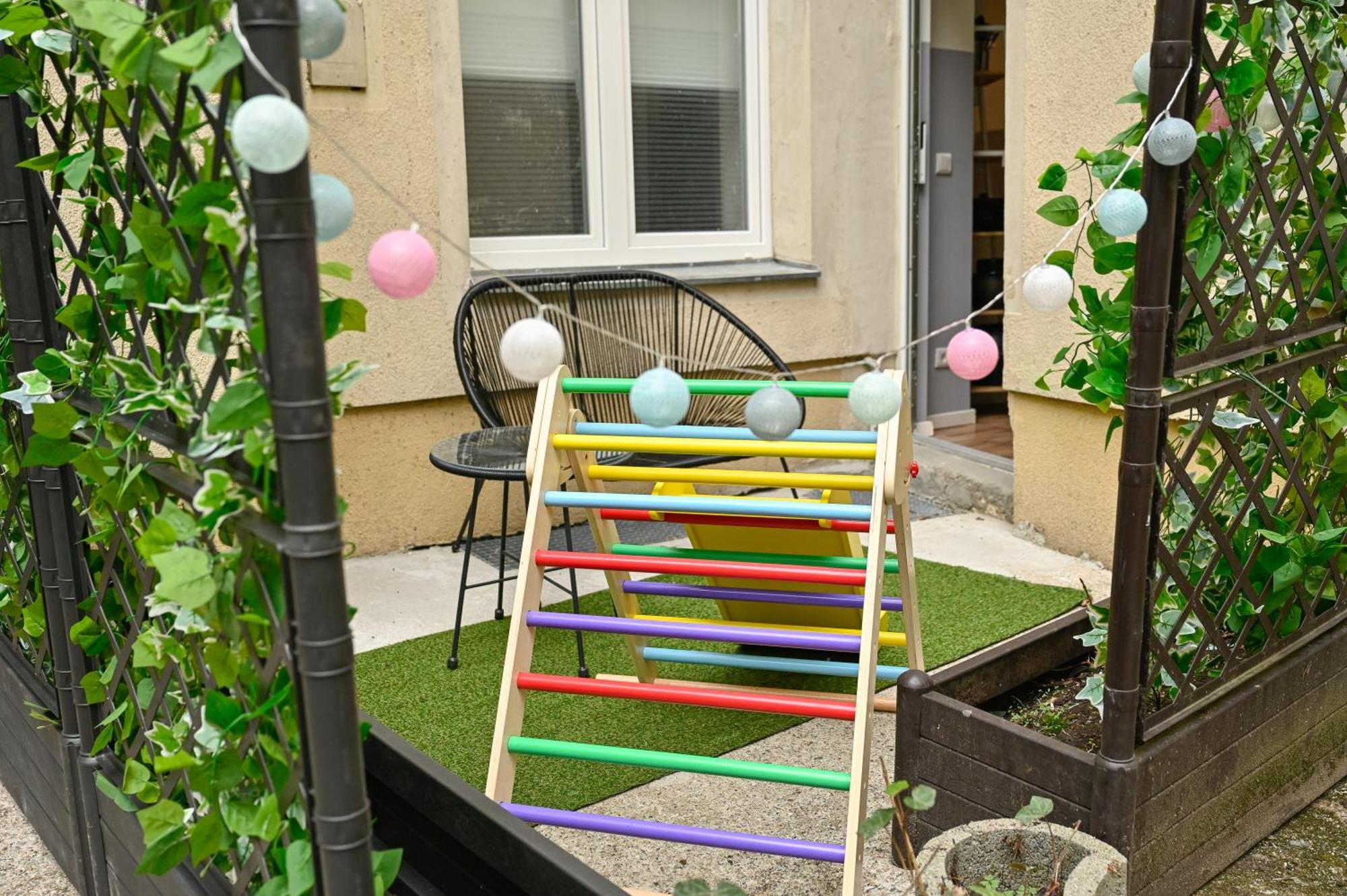 Cozy Retro Chic With Patio And Self Check-in Apartment Berlin