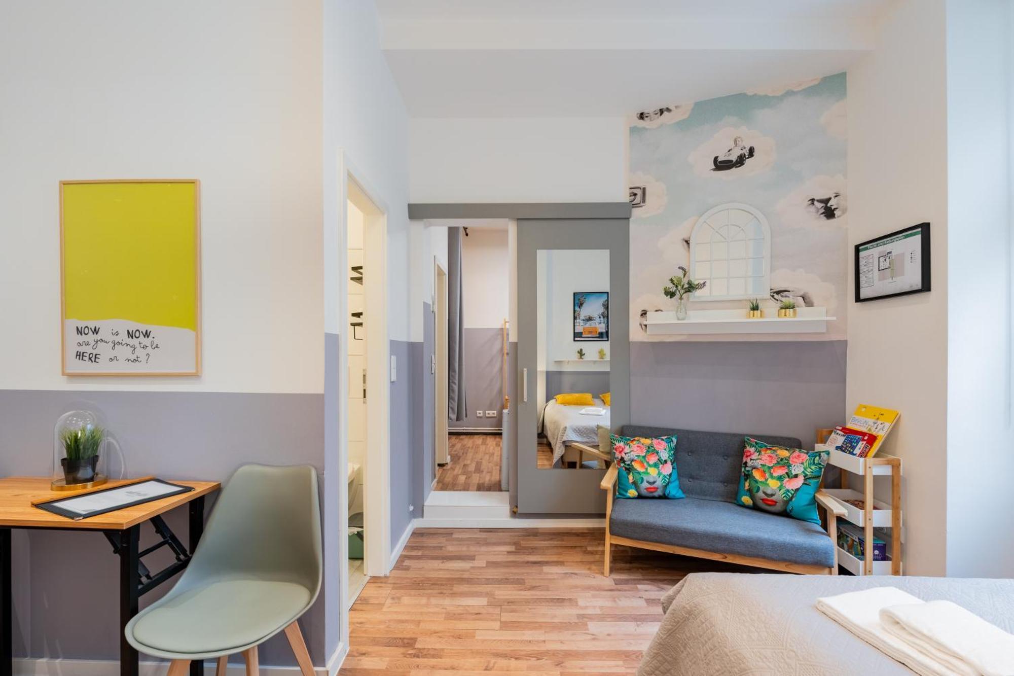 Cozy Retro Chic With Patio And Self Check-in Apartment