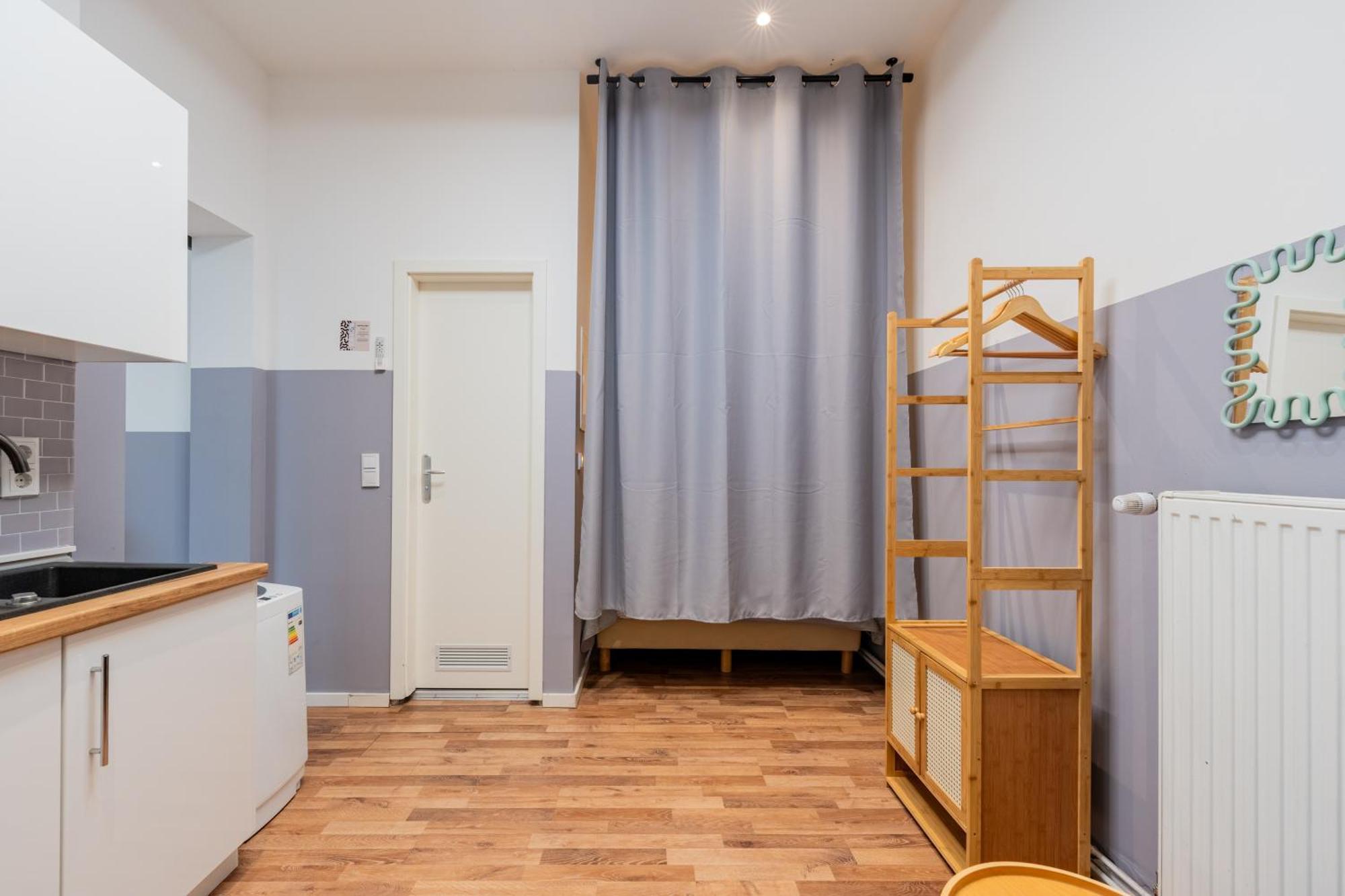 Cozy Retro Chic With Patio And Self Check-in Apartment *