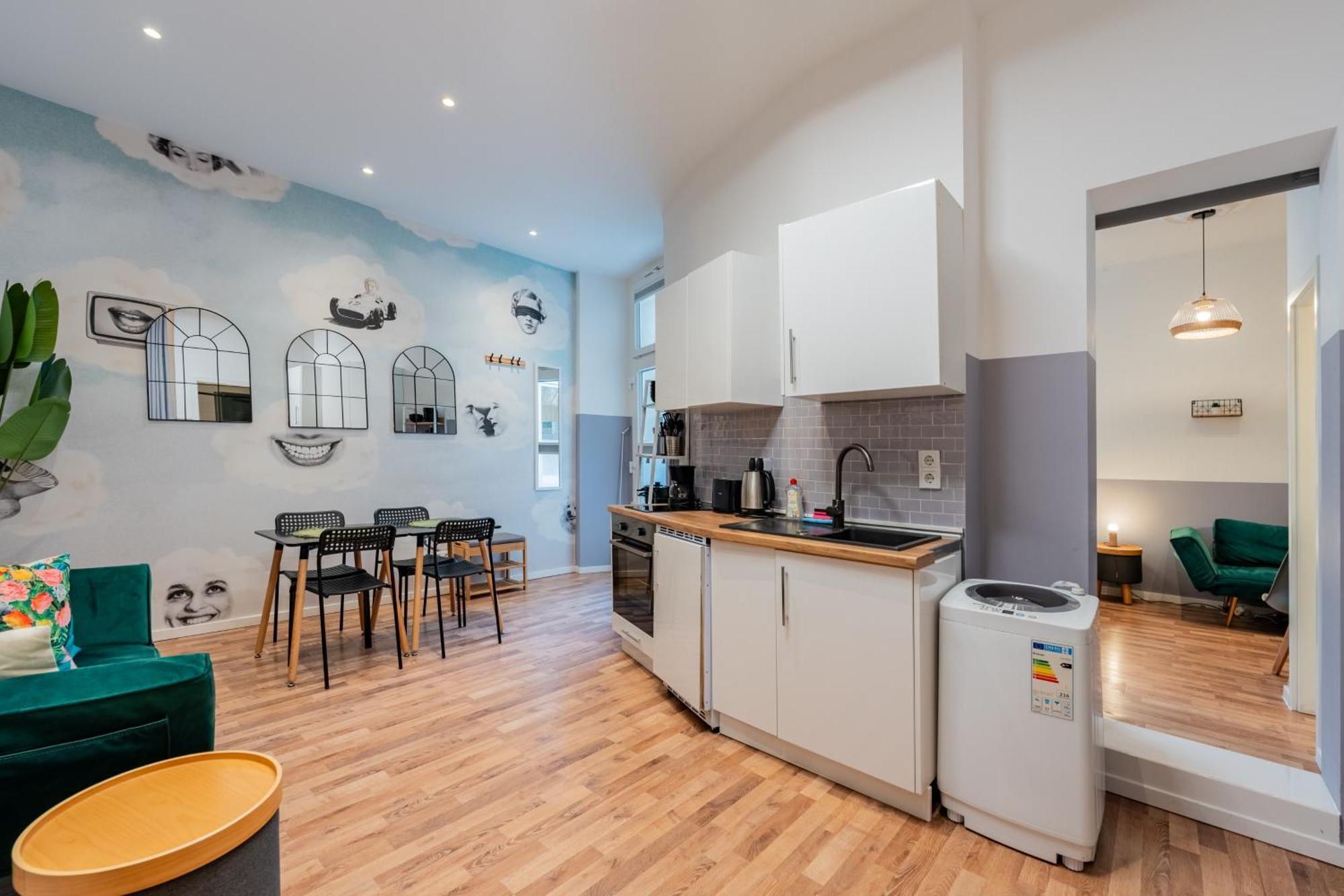 Apartment Cozy Retro Chic With Patio And Self Check-in *