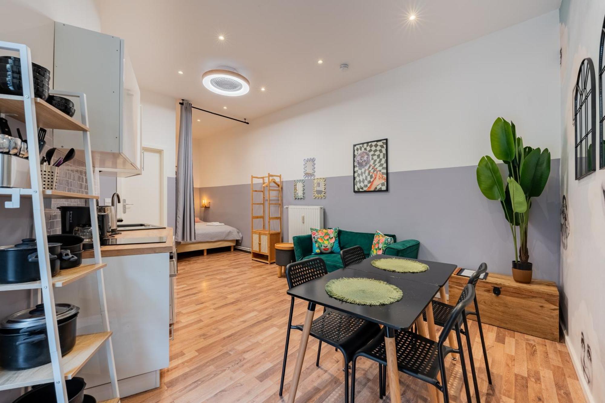 Cozy Retro Chic With Patio And Self Check-in * Berlin