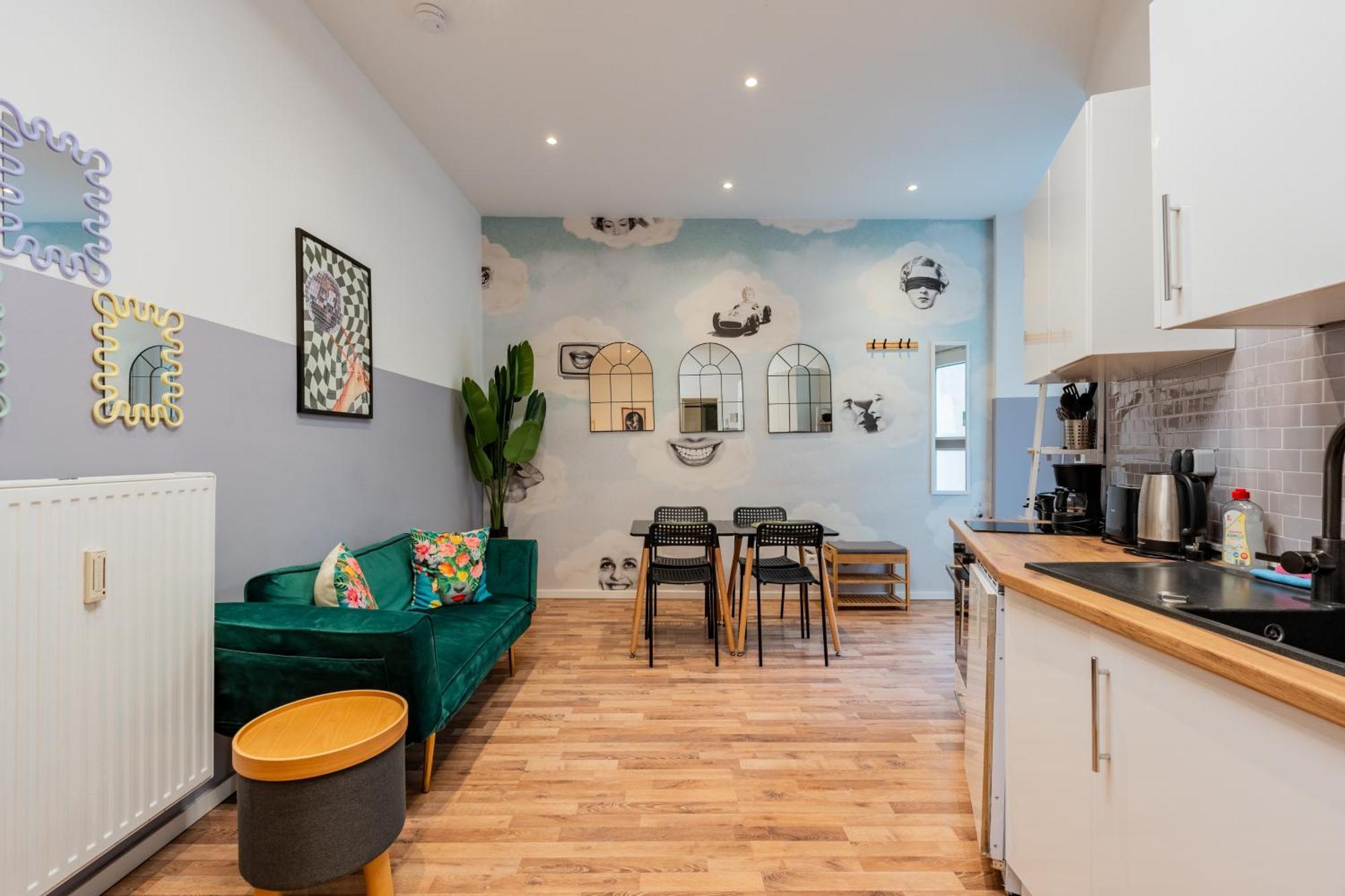 Apartment Cozy Retro Chic With Patio And Self Check-in *