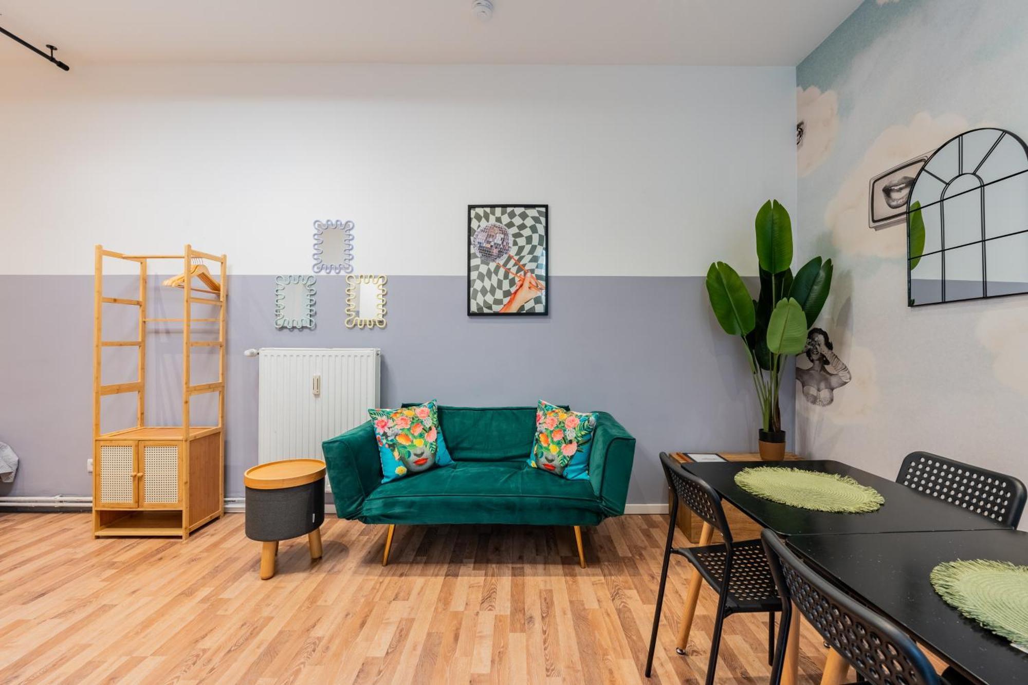 Cozy Retro Chic With Patio And Self Check-in Apartment Berlin