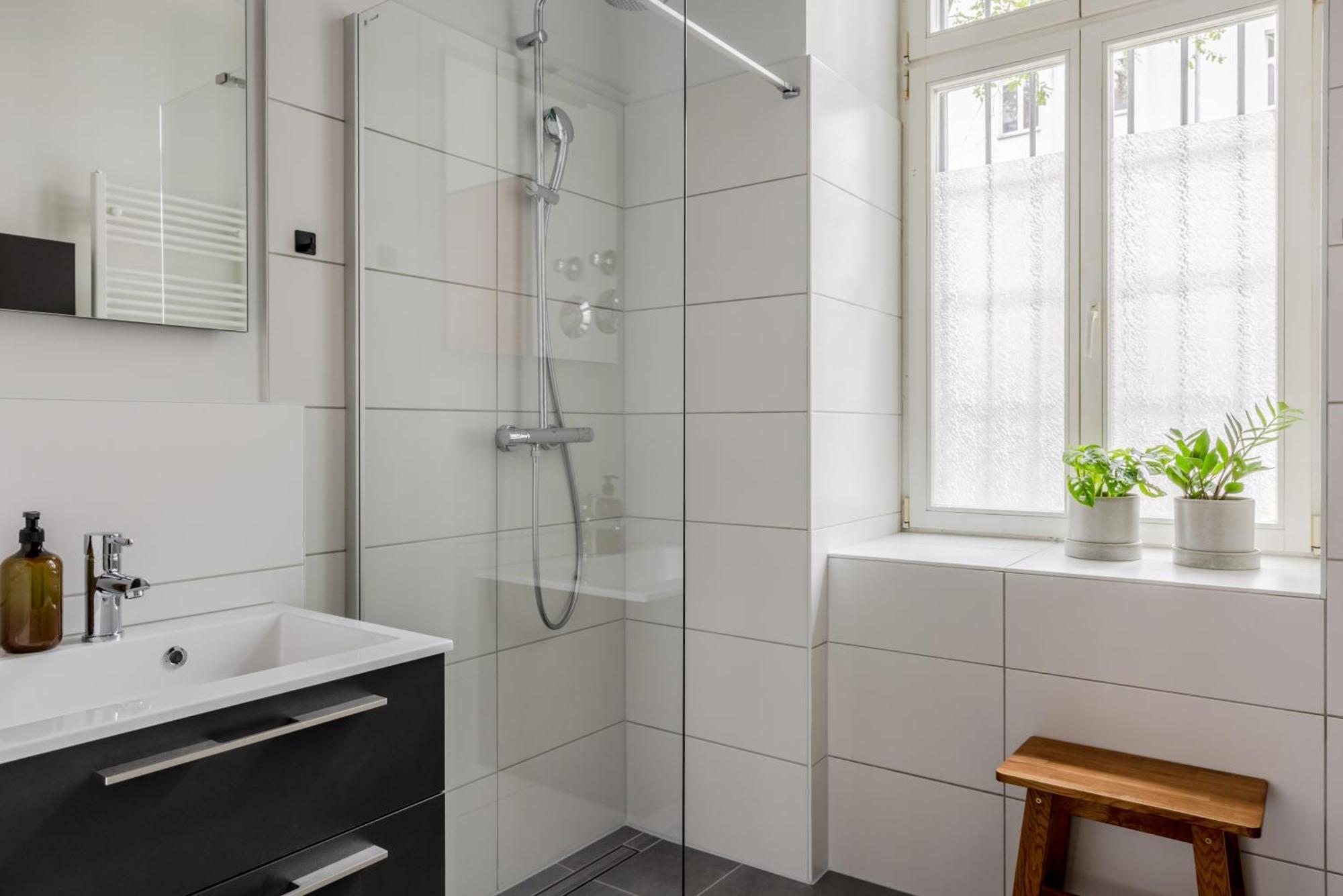 Apartment Oomph Minimalist & Mighty - 1 Bedroom Hosting Up To 6 *