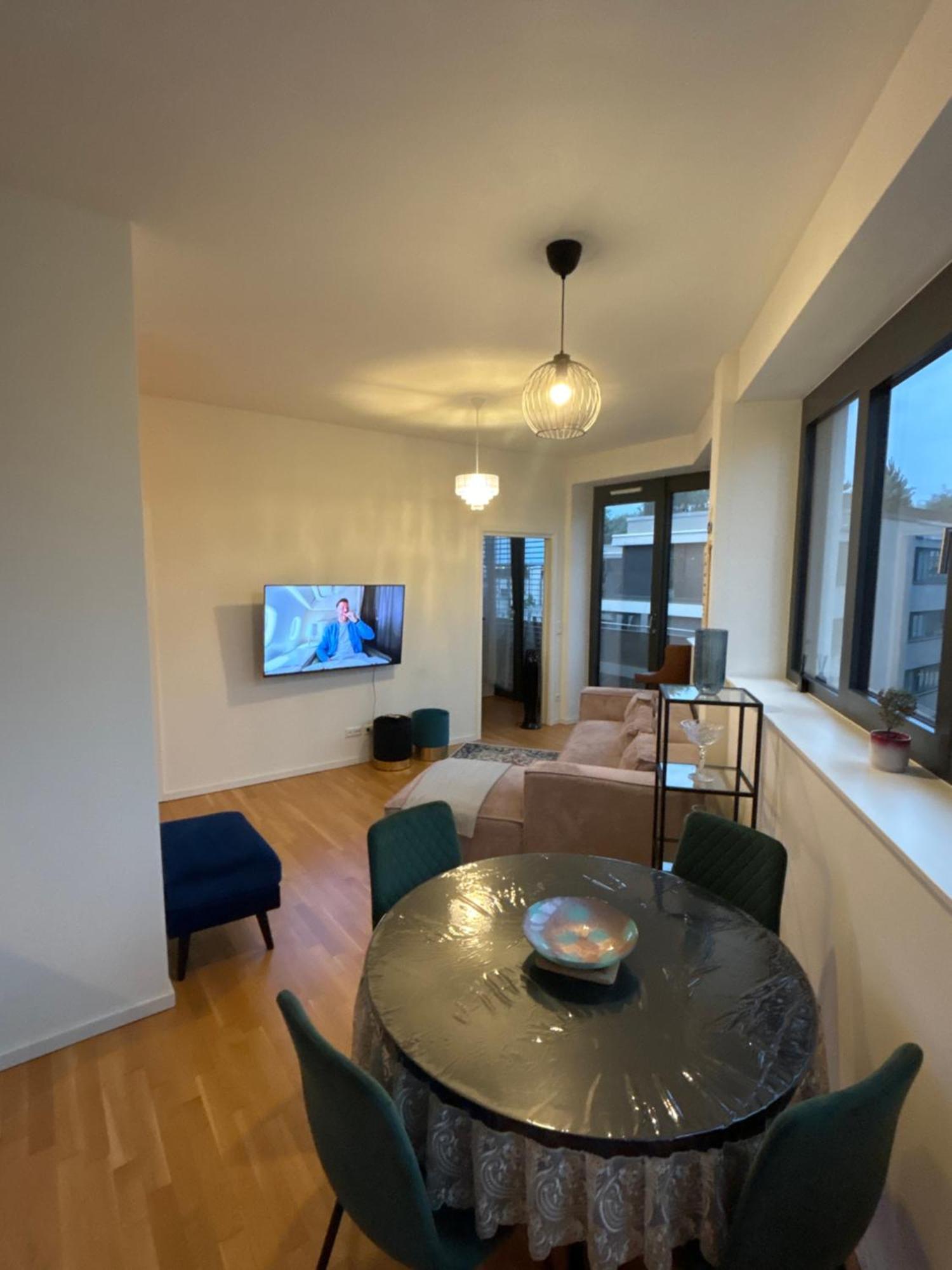 Check Point Charlie Luxury With Balcony * Berlin