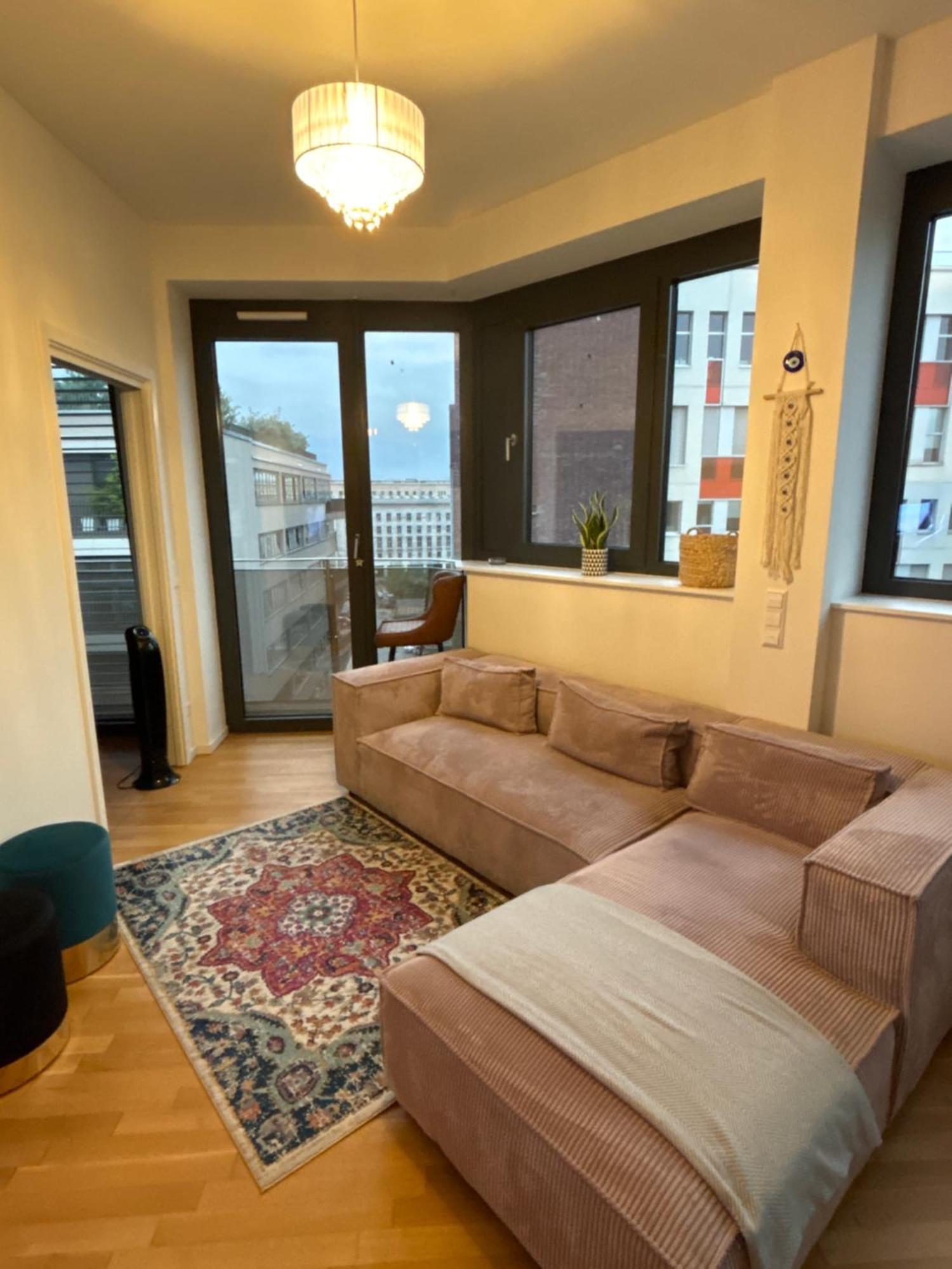 Check Point Charlie Luxury With Balcony Berlin