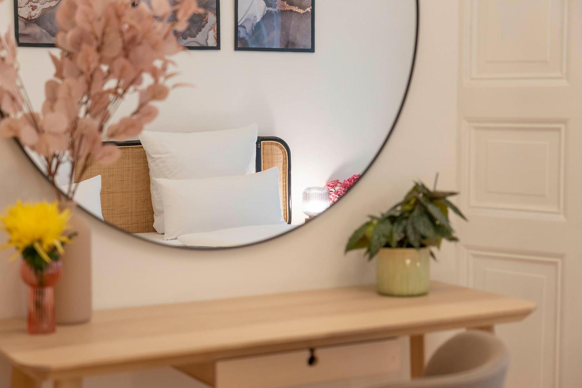 33 M Schoenhauser Allee Apartment
