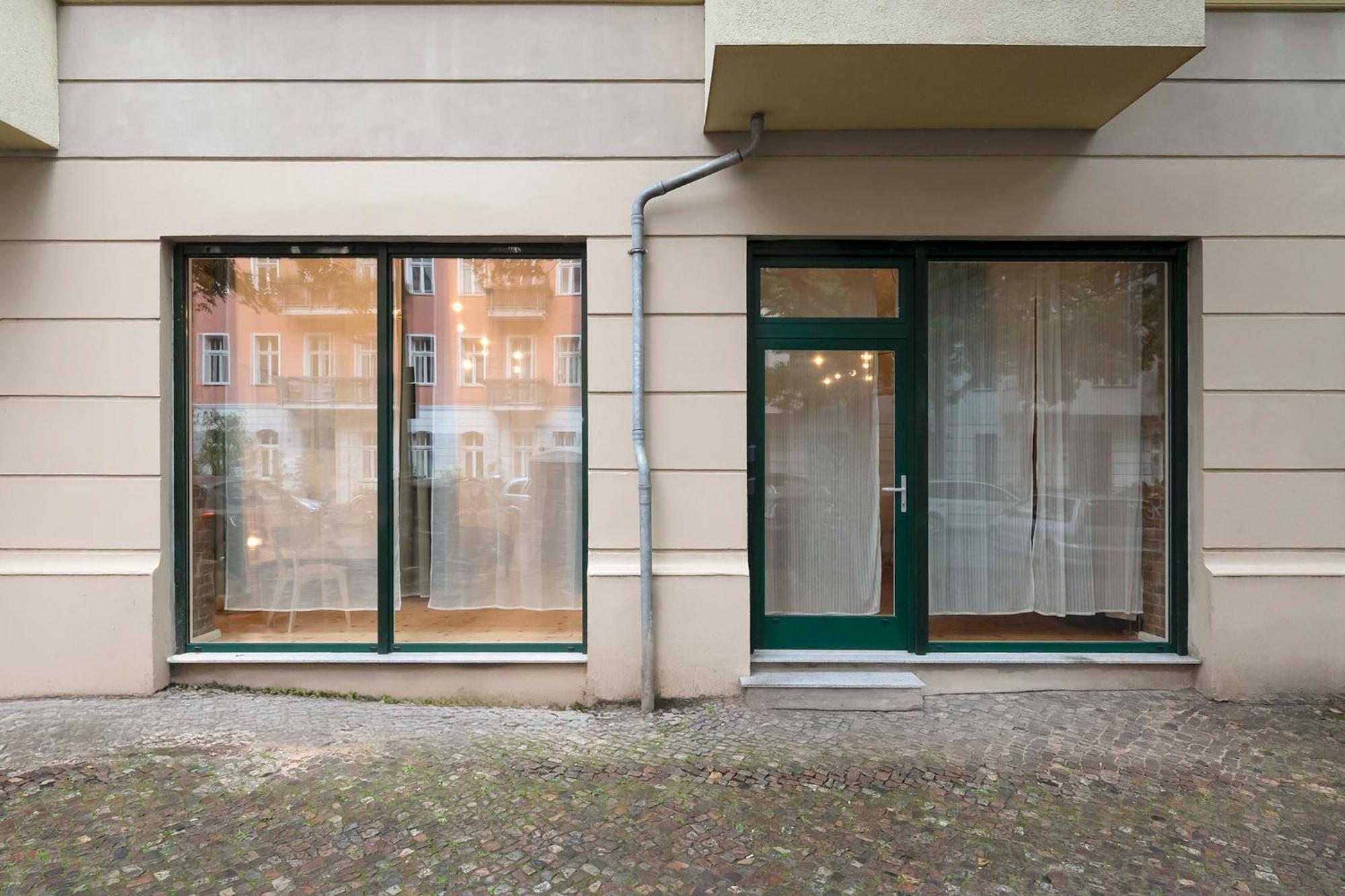 33 M Schoenhauser Allee Apartment