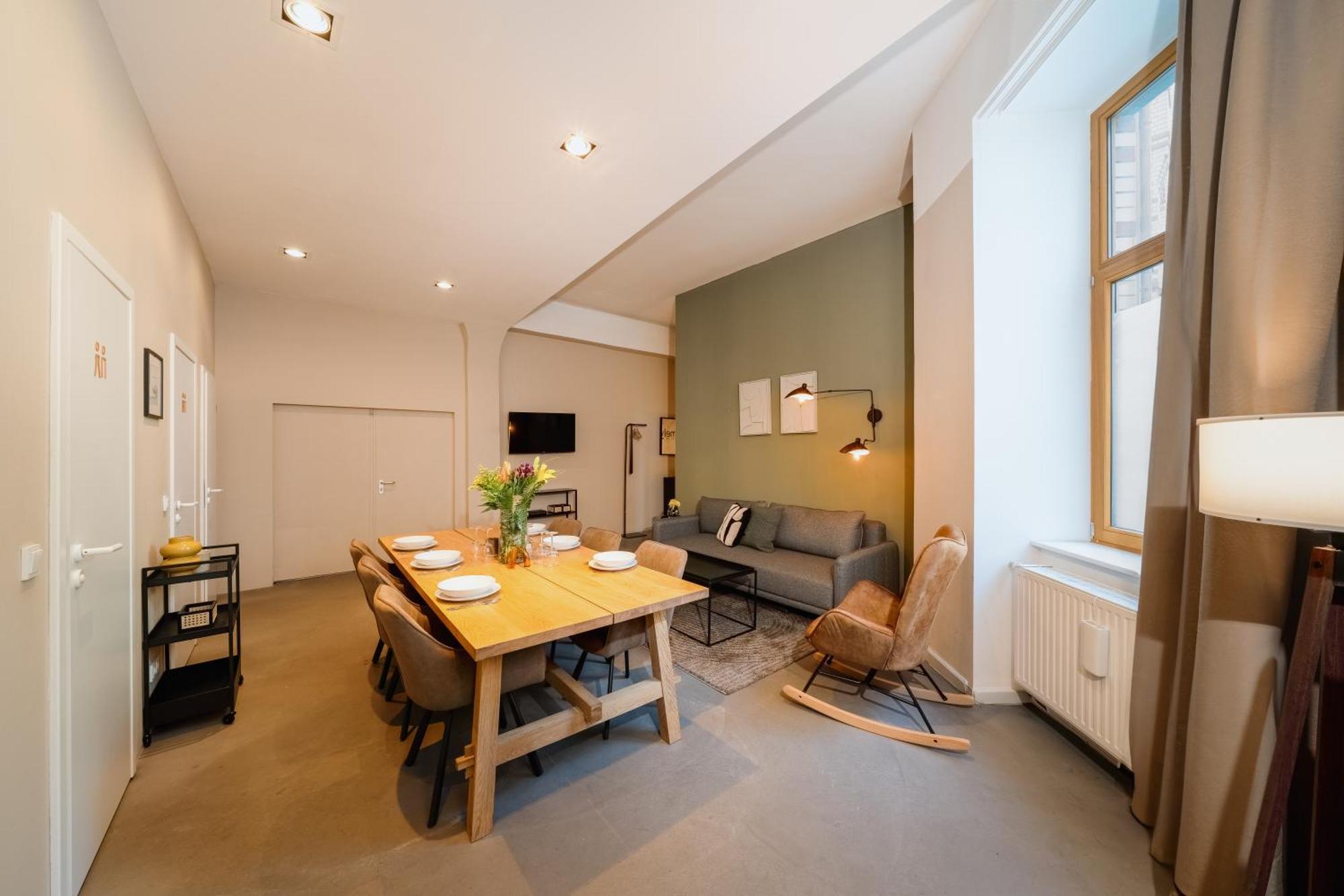 Apartment Homely - Historic Building, 3 Bedrooms, Mauerpark, Family & Business
