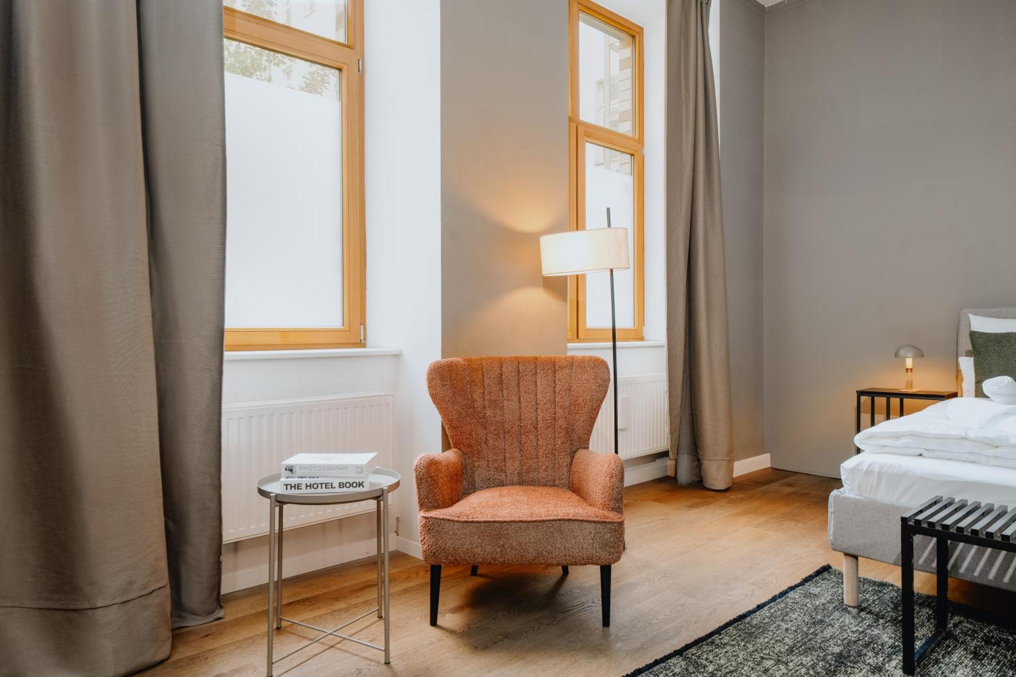 Apartment Homely - Historic Building, 3 Bedrooms, Mauerpark, Family & Business Berlin