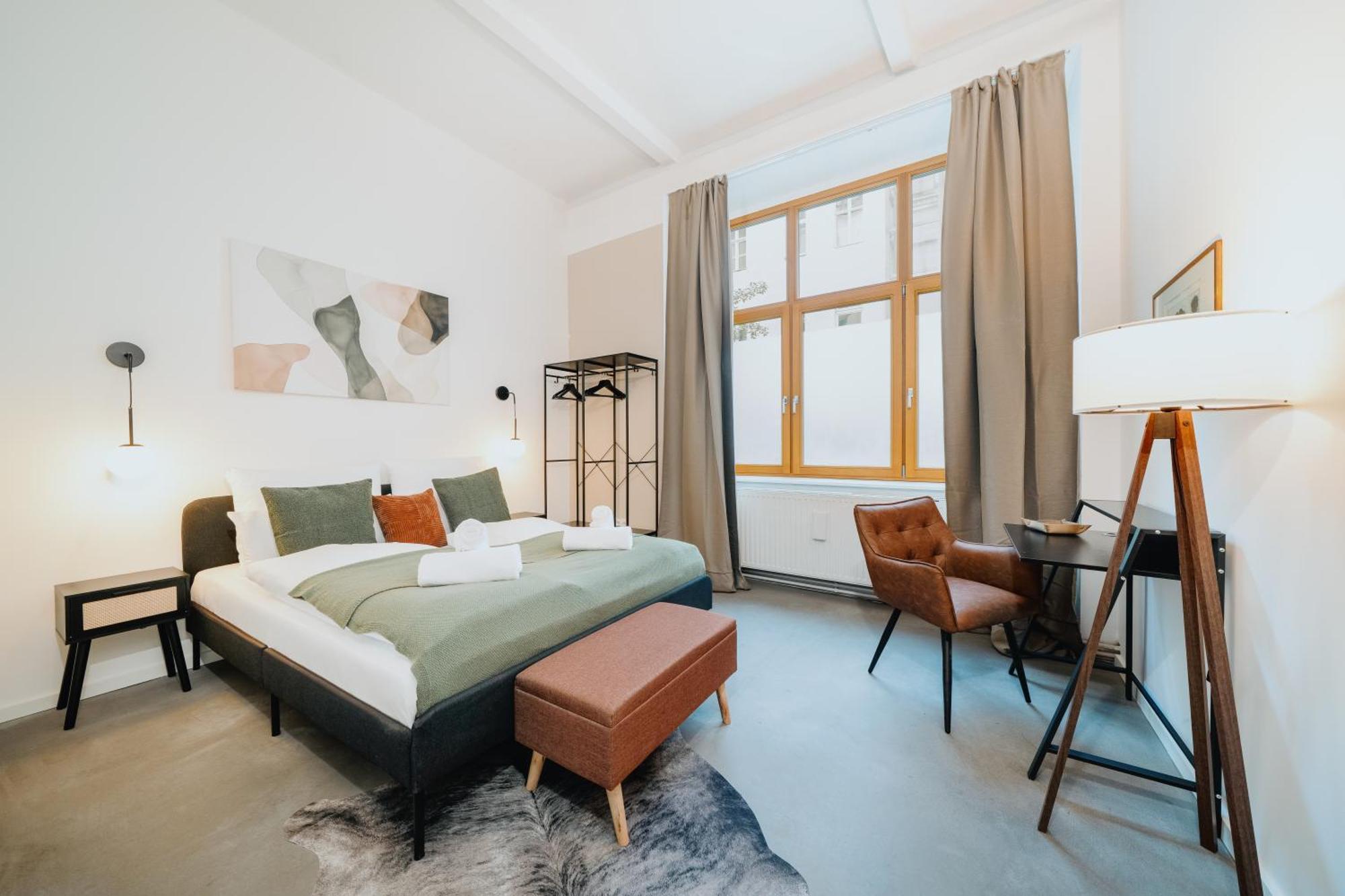 Apartment Homely - Historic Building, 3 Bedrooms, Mauerpark, Family & Business