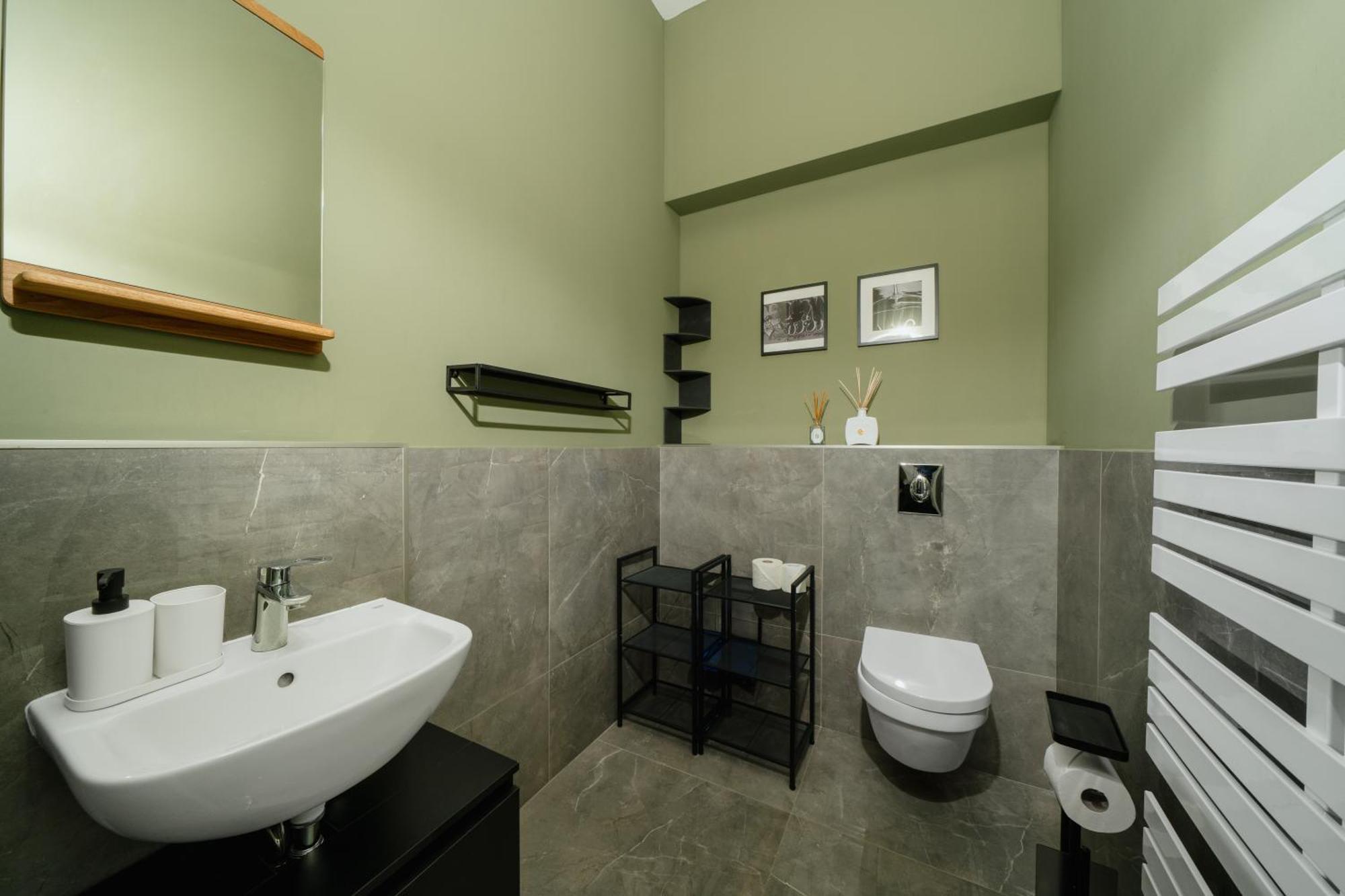 Apartment Homely - Historic Building, 3 Bedrooms, Mauerpark, Family & Business Berlin