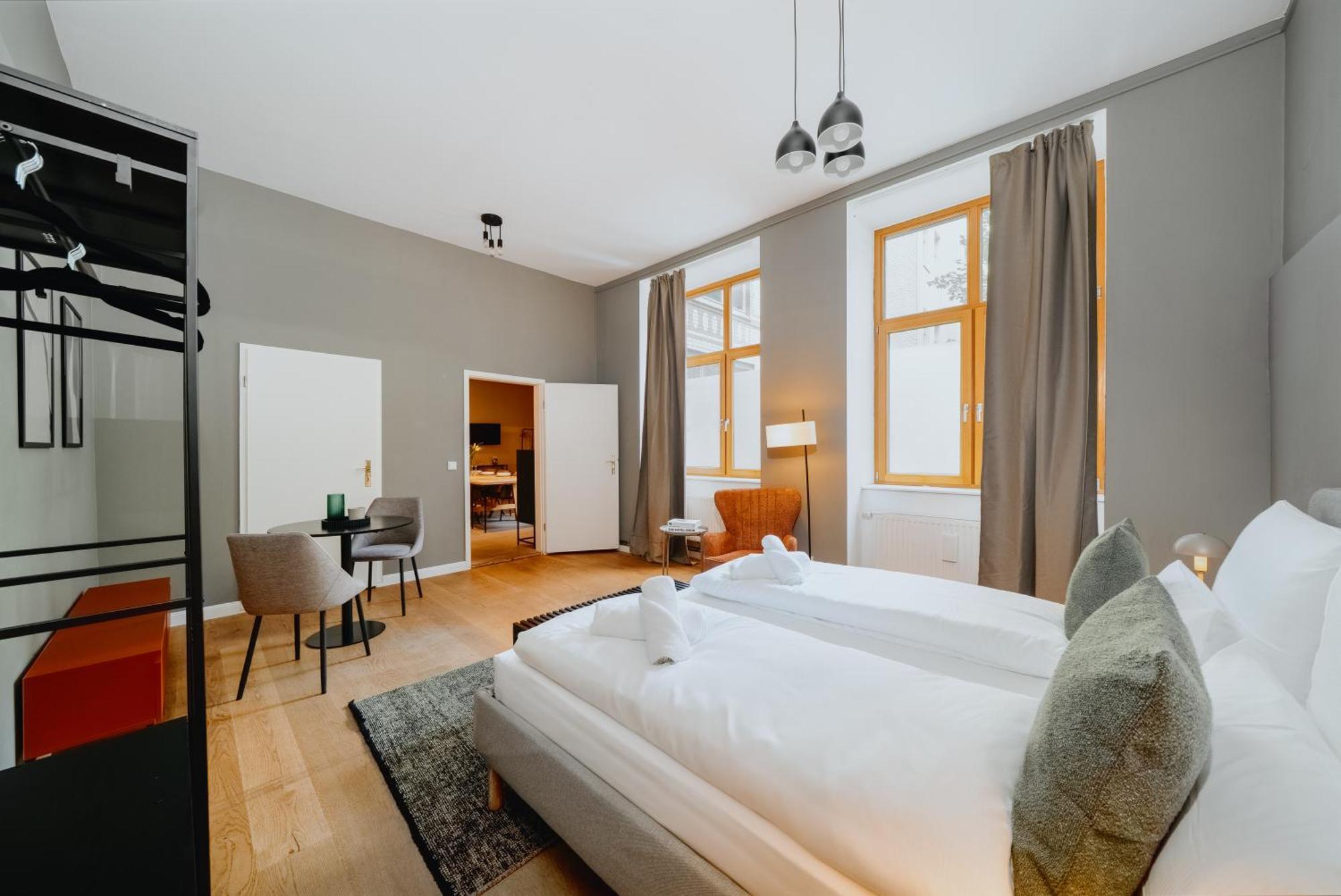 Homely - Historic Building, 3 Bedrooms, Mauerpark, Family & Business *