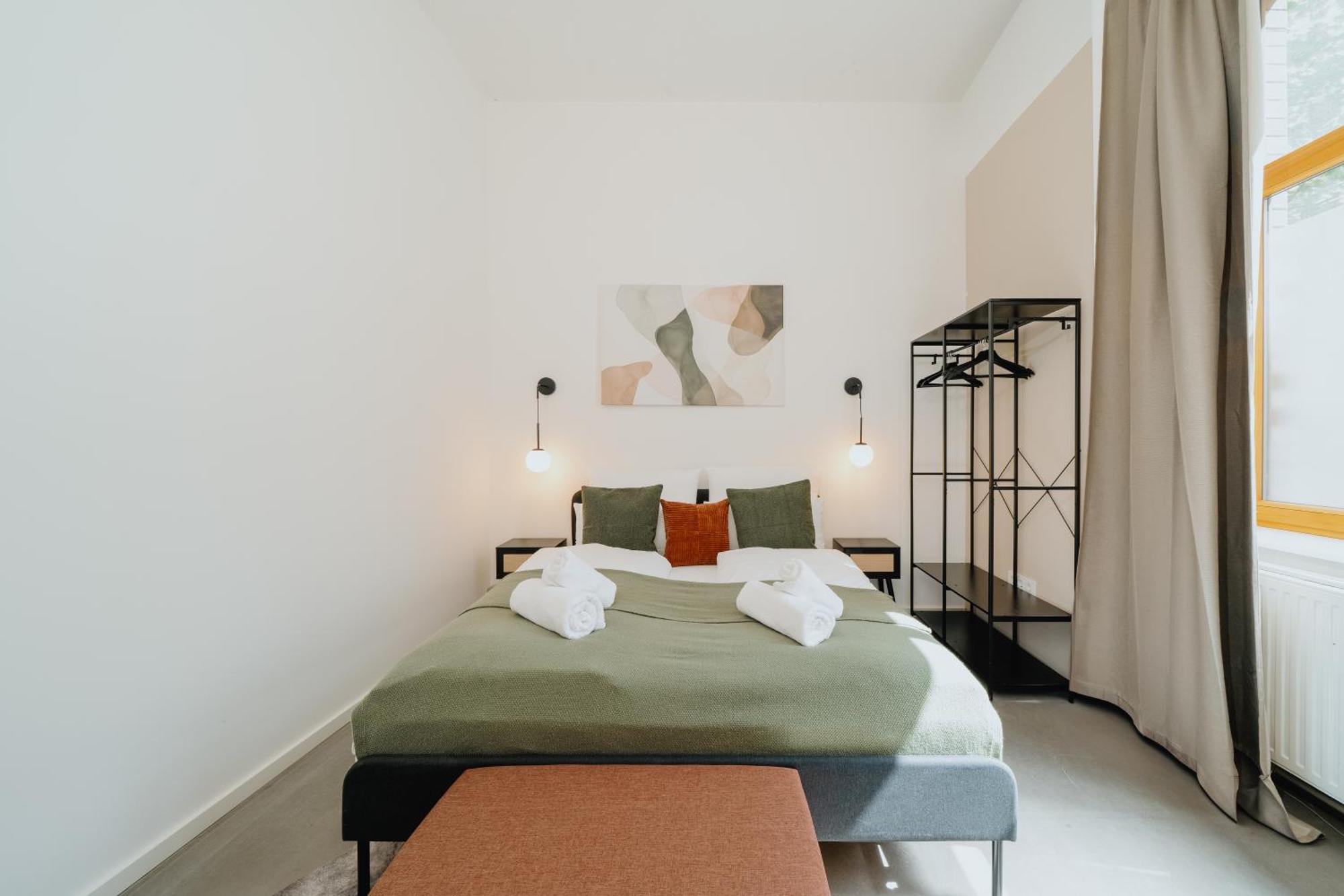 Apartment Homely - Historic Building, 3 Bedrooms, Mauerpark, Family & Business