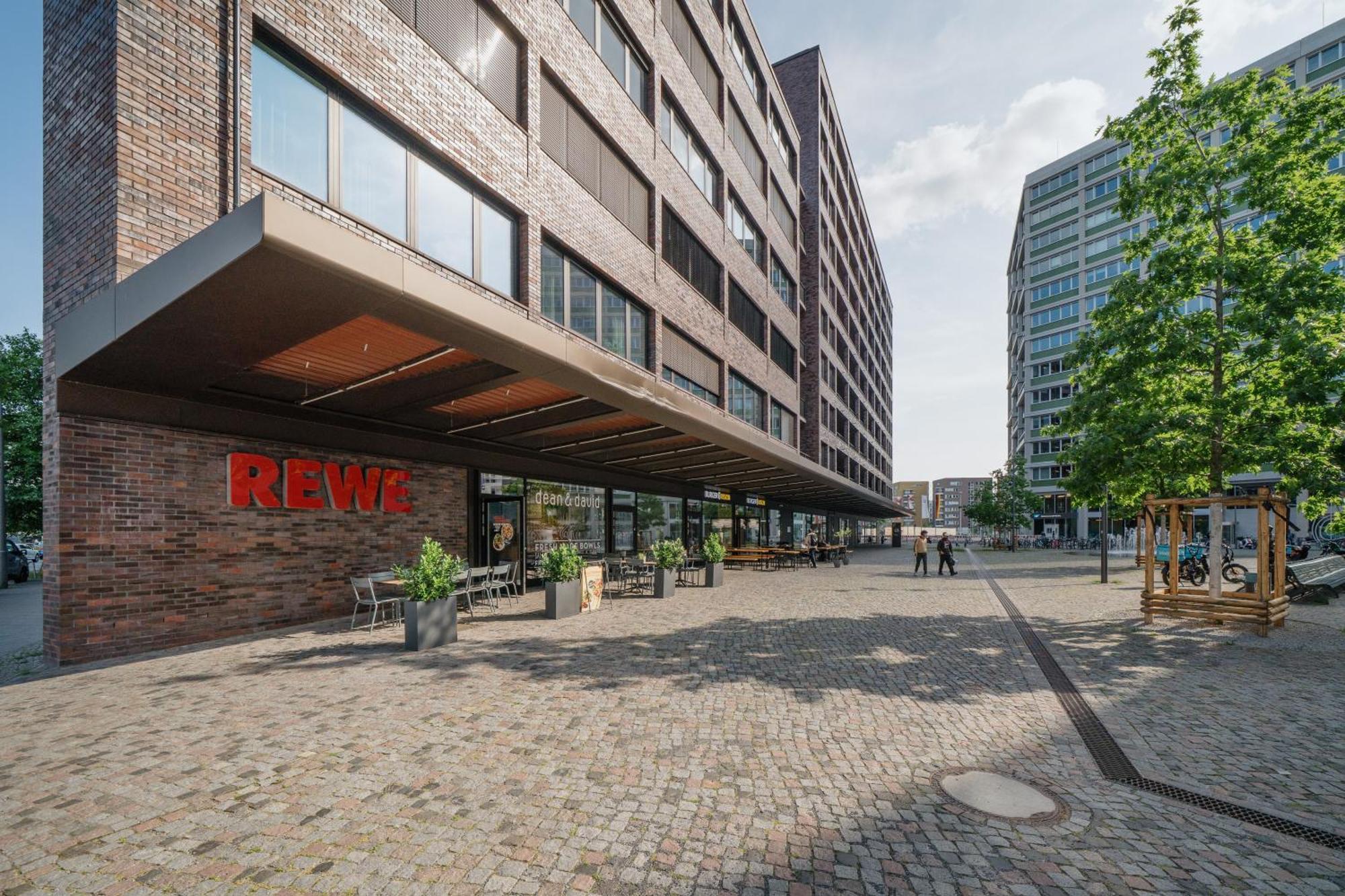Apartment Homely - New Build , Near River , Main Station , Family & Business