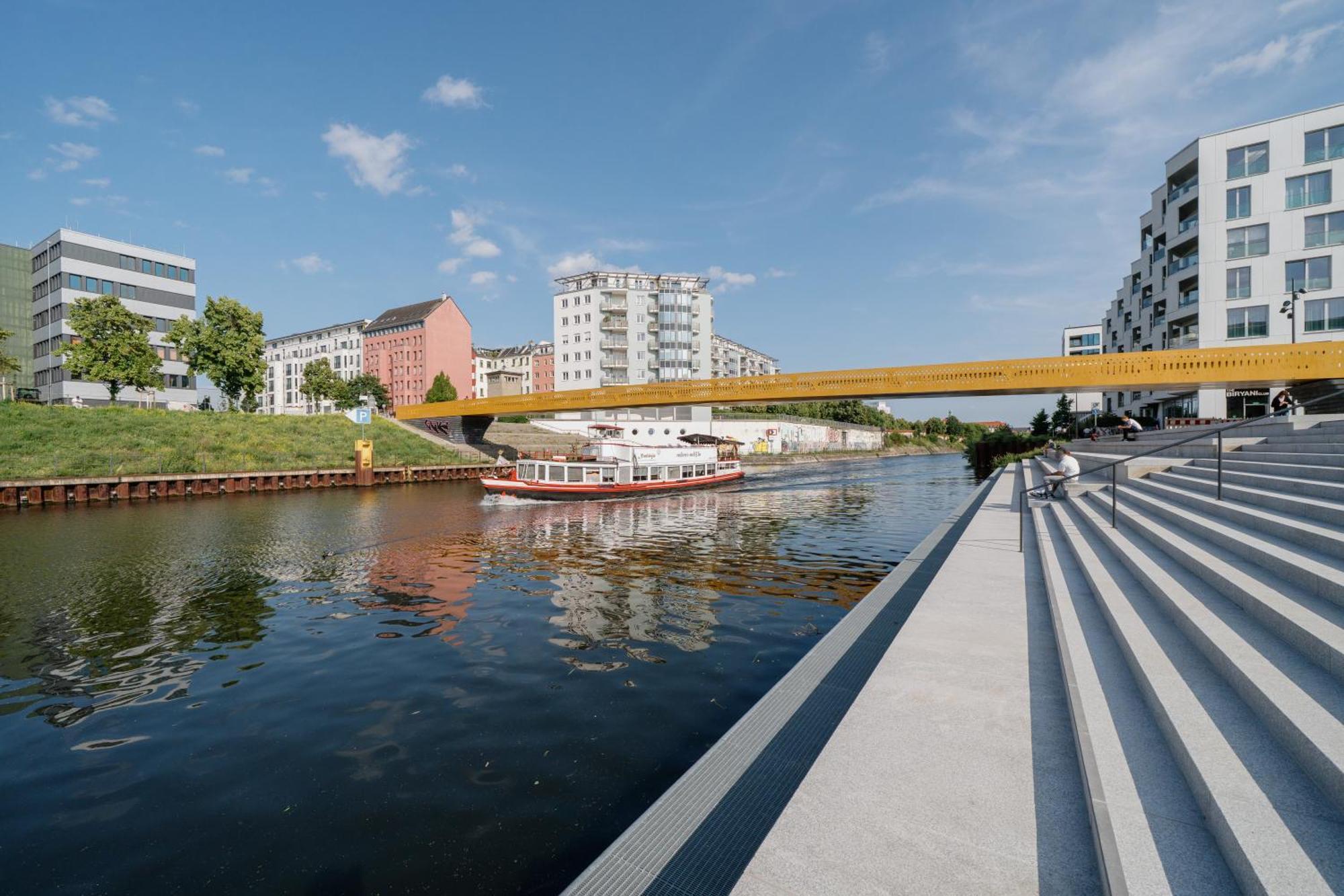 Apartment Homely - New Build , Near River , Main Station , Family & Business *