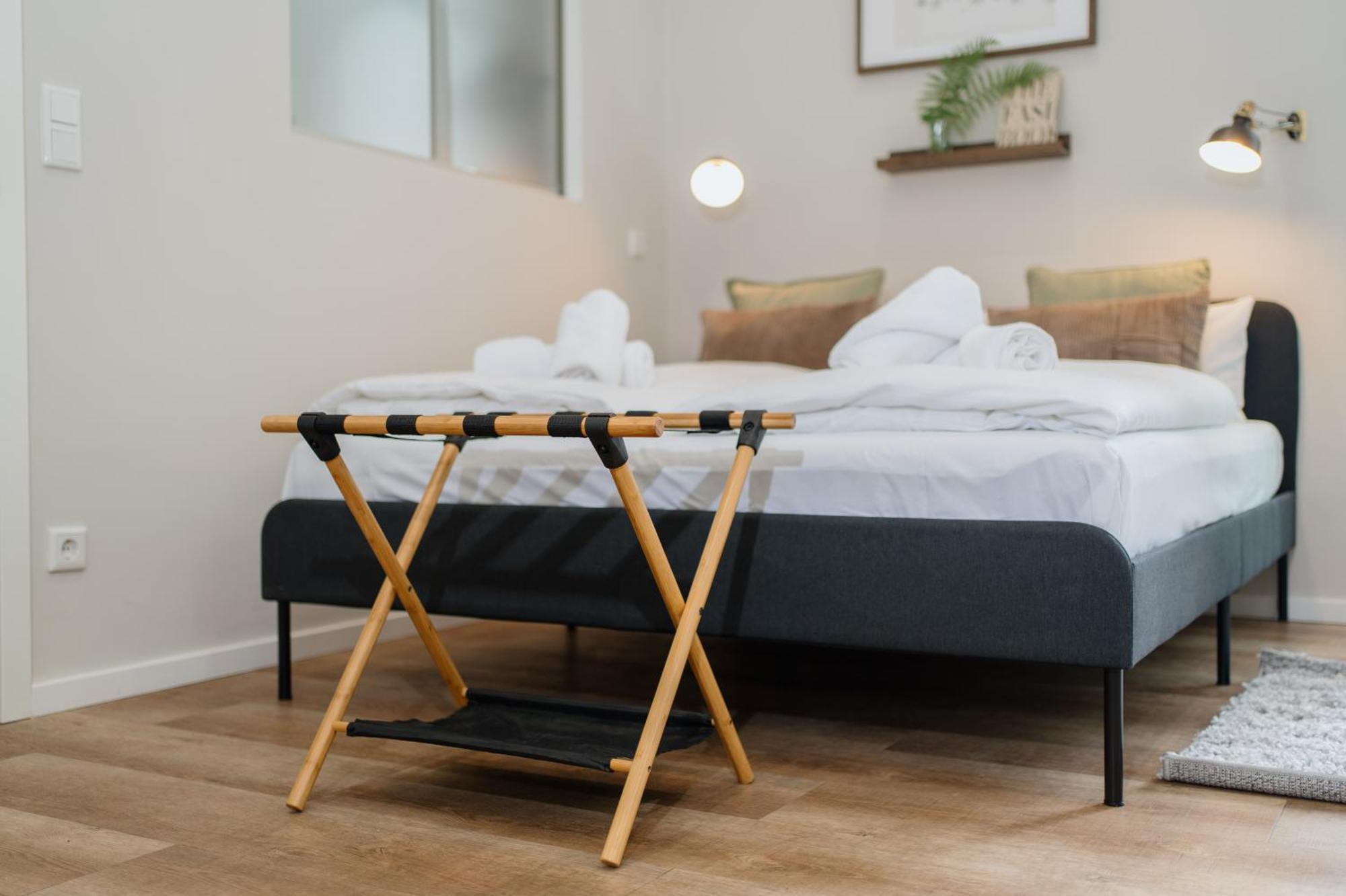 Apartment Homely - New Build , Near River , Main Station , Family & Business