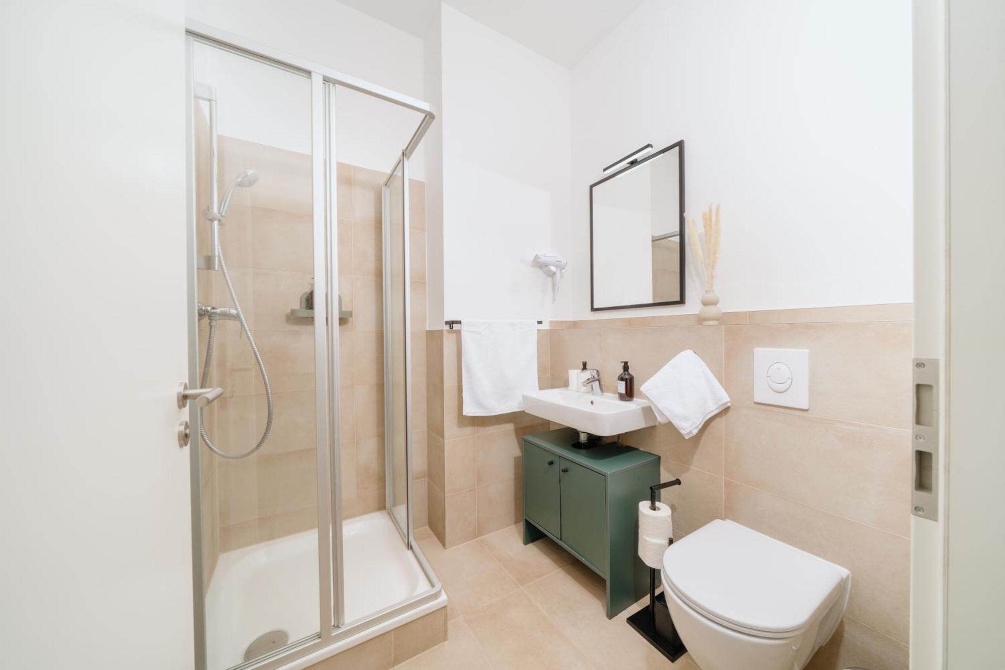 Homely - New Build , Near River , Main Station , Family & Business Berlin