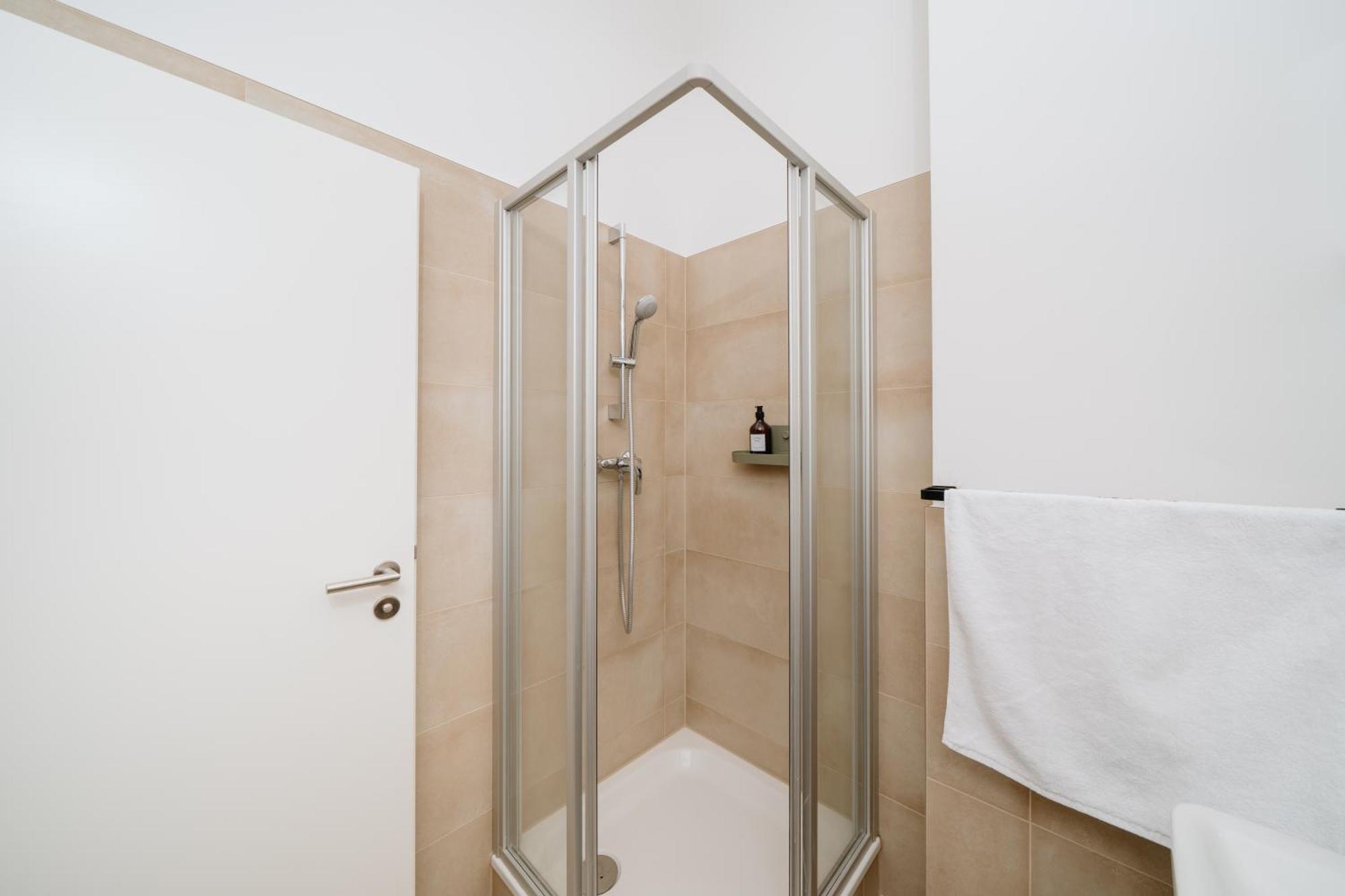 Homely - New Build , Near River , Main Station , Family & Business * Berlin
